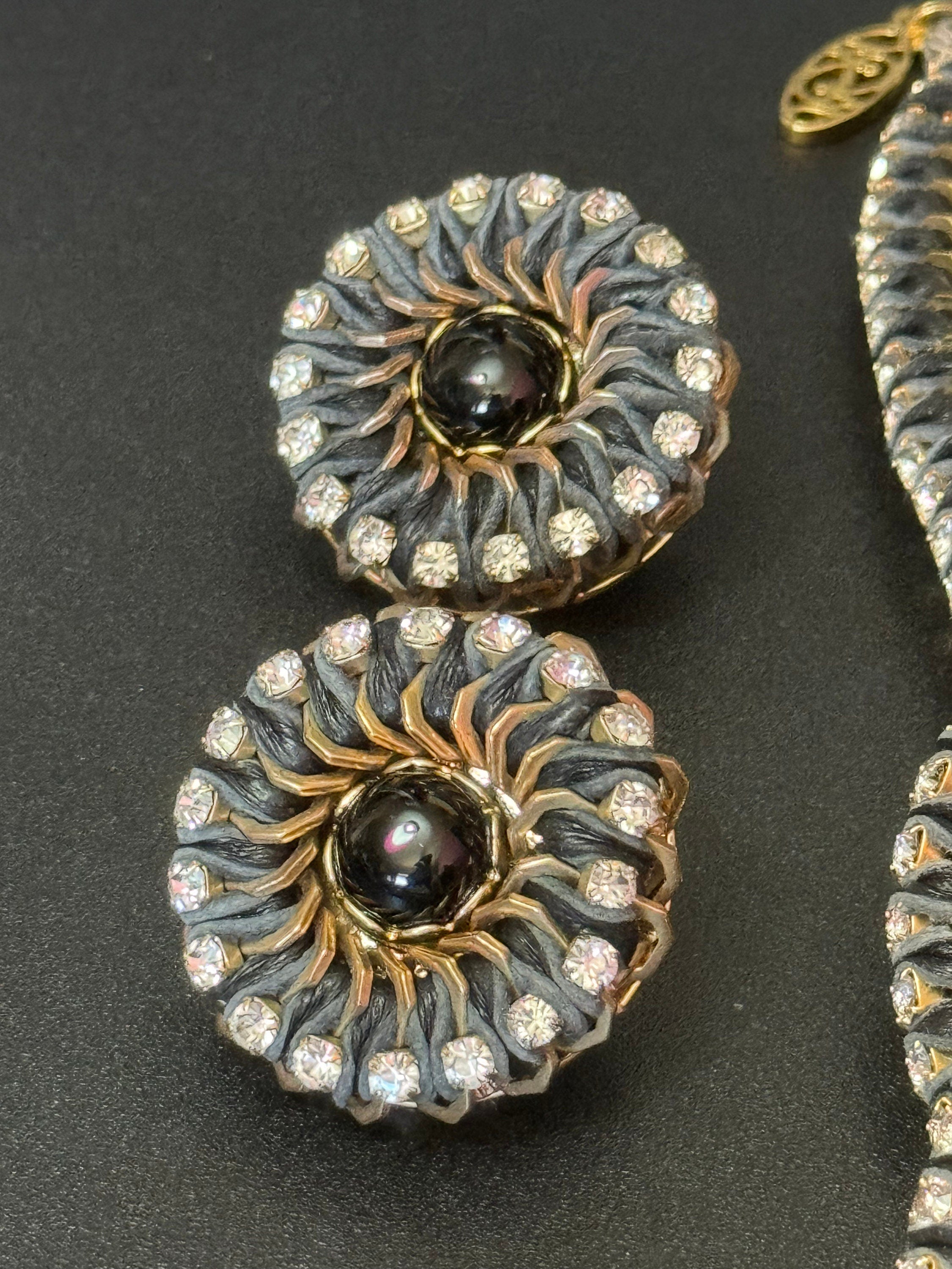 Retro Swarovski Crystal Diamanté Jewelry Set: Gold Tone Knot Pendant