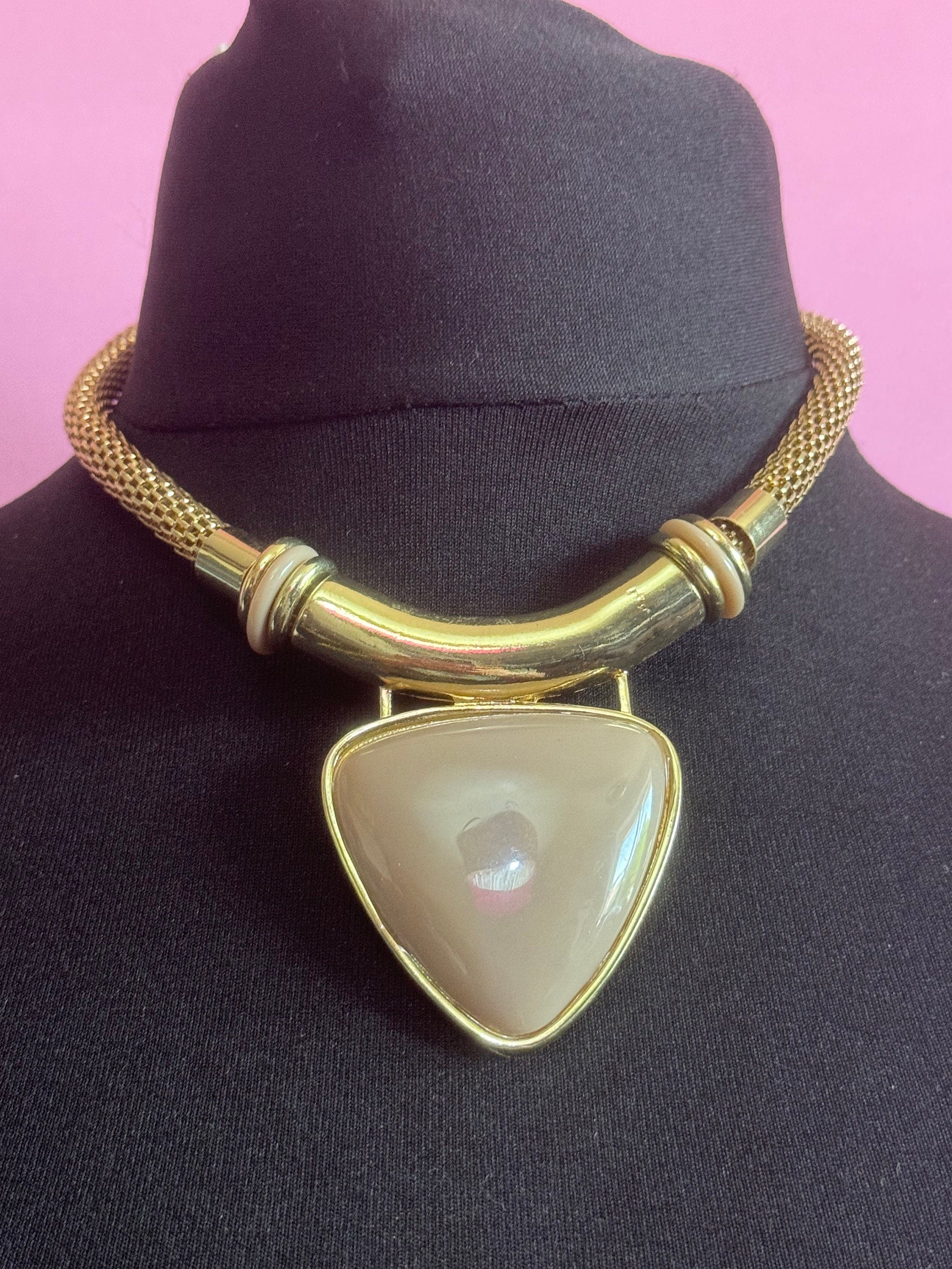 modernist Gold tone tube mesh chunky beige nude triangular cabochon necklace