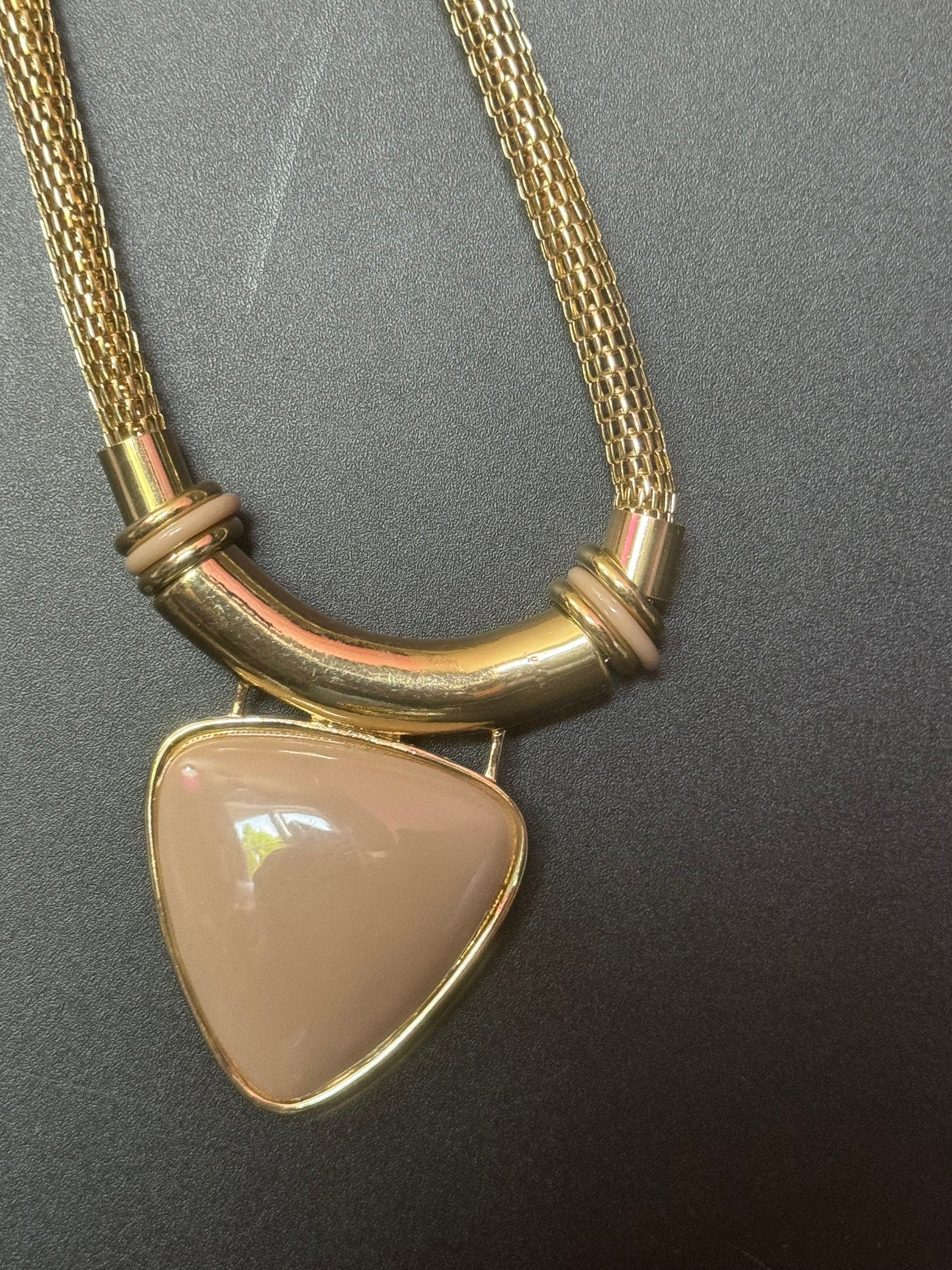 modernist Gold tone tube mesh chunky beige nude triangular cabochon necklace