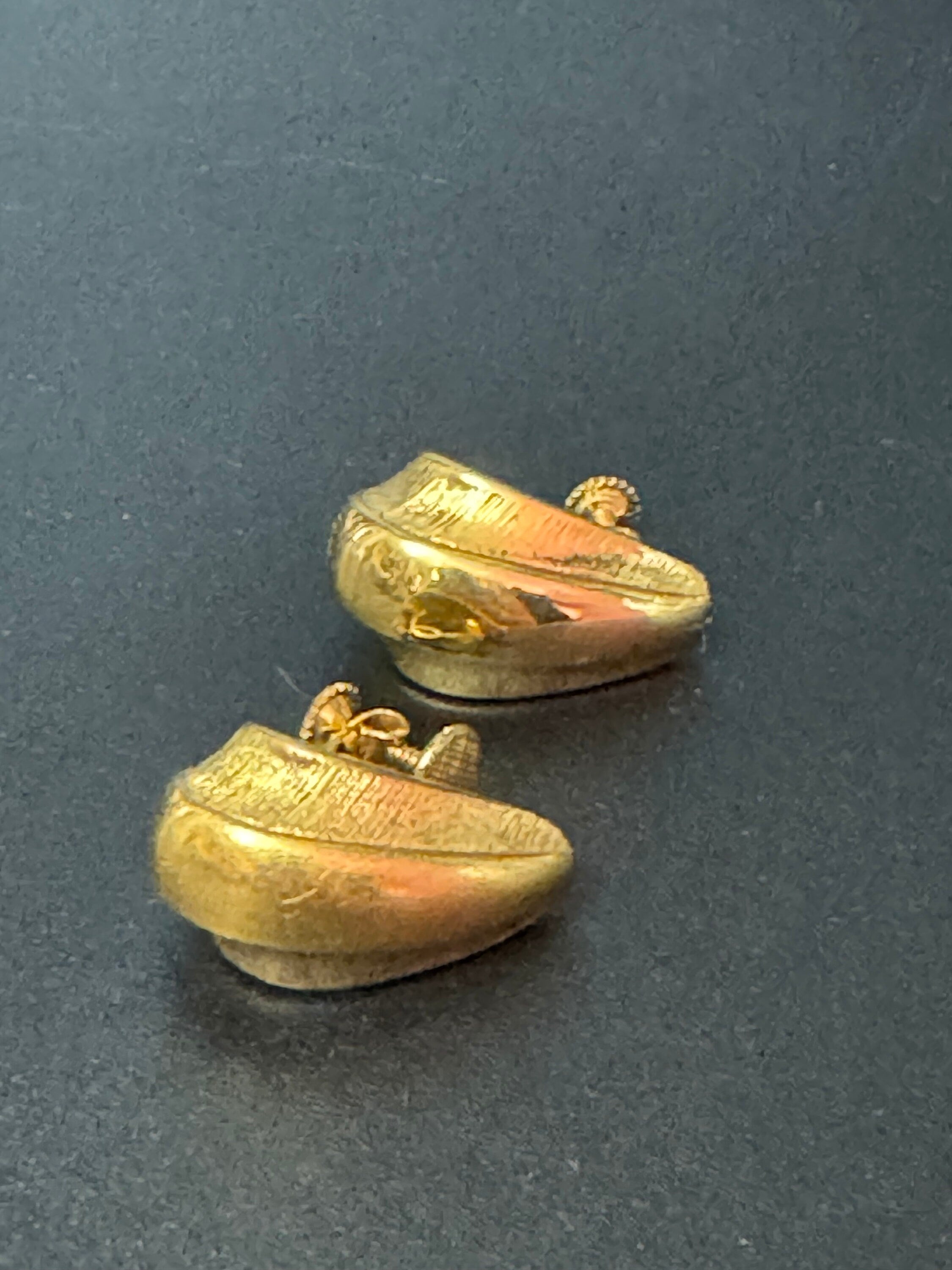 Signed NAPIER Vintage gold tone statement designer clip on earrings