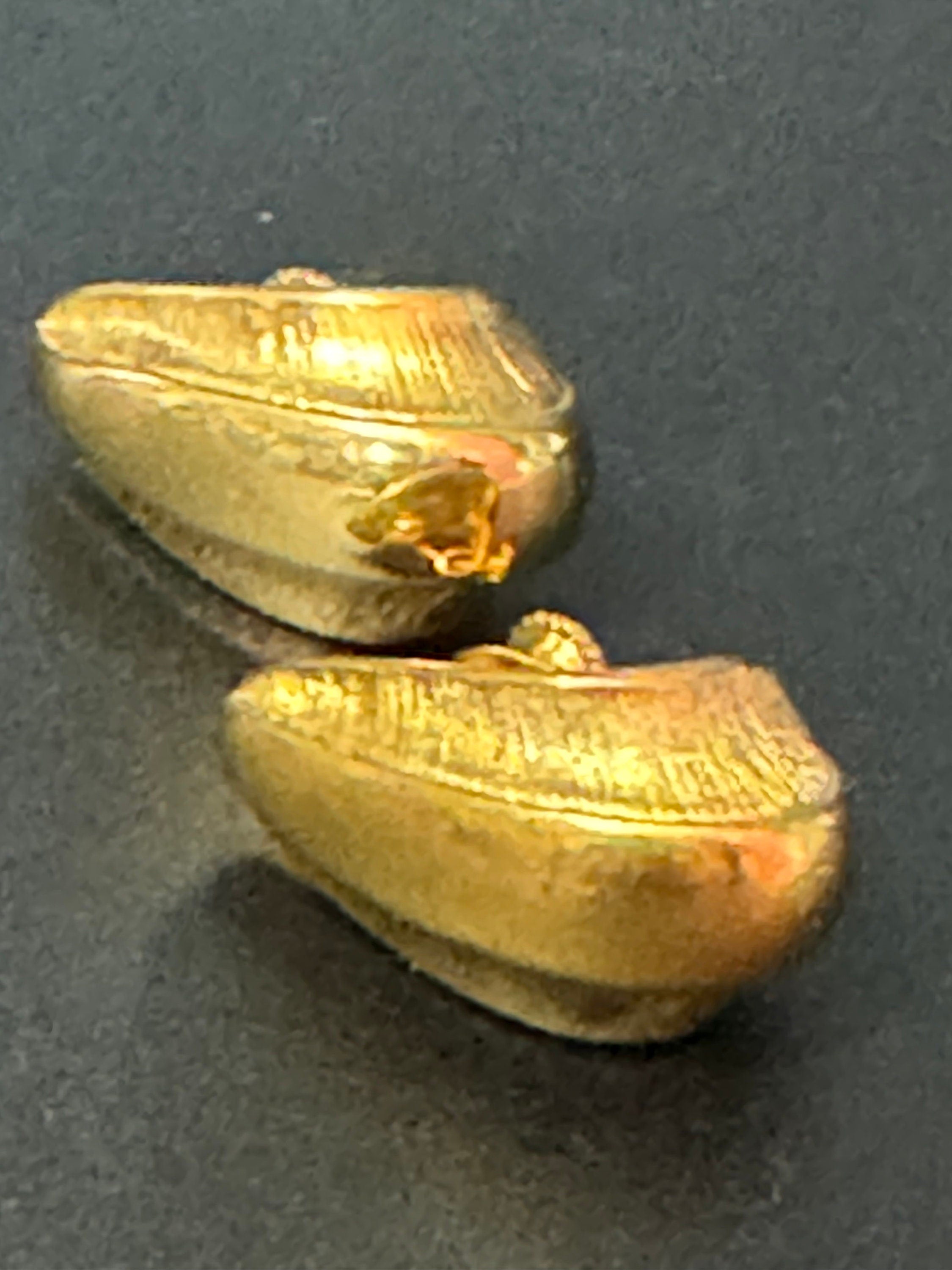 Signed NAPIER Vintage gold tone statement designer clip on earrings