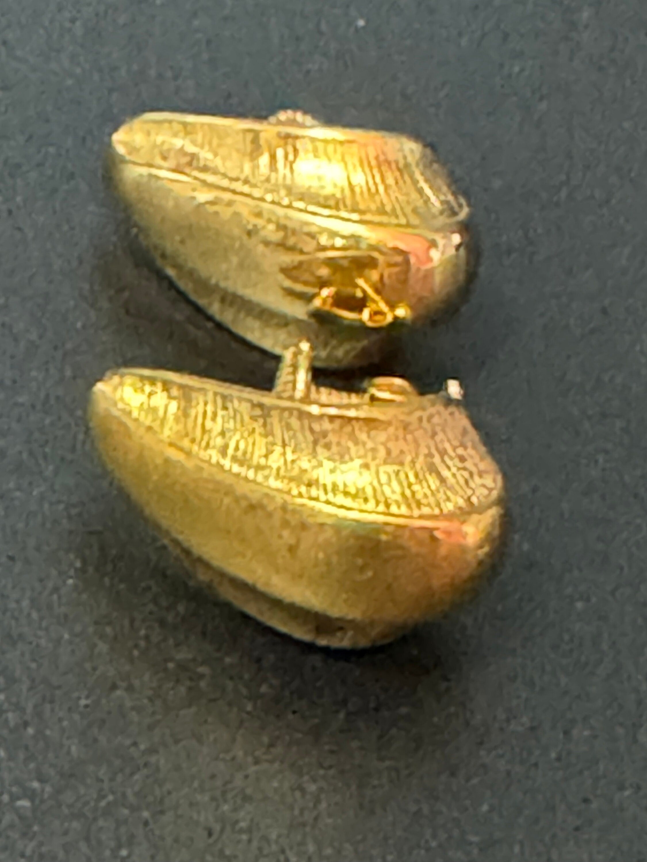 Signed NAPIER Vintage gold tone statement designer clip on earrings