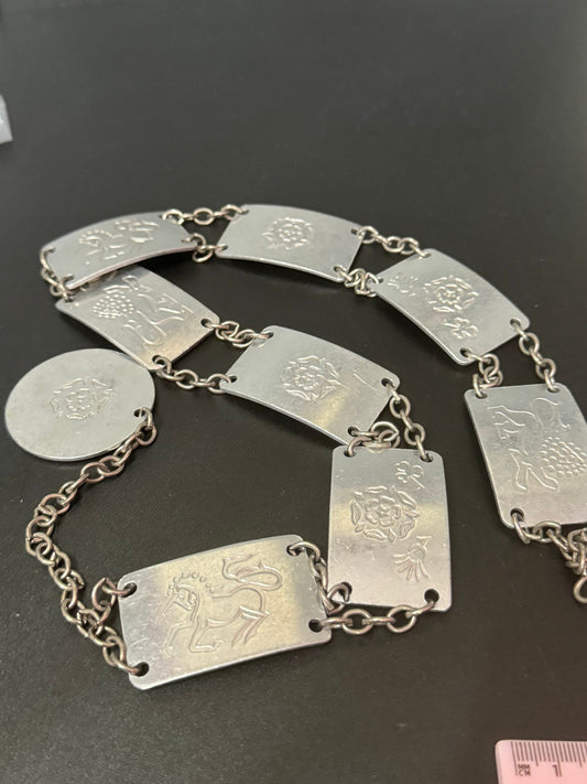 65-74cm Lightweight aluminium vintage silver tone english dog rose lion panel link chain belt