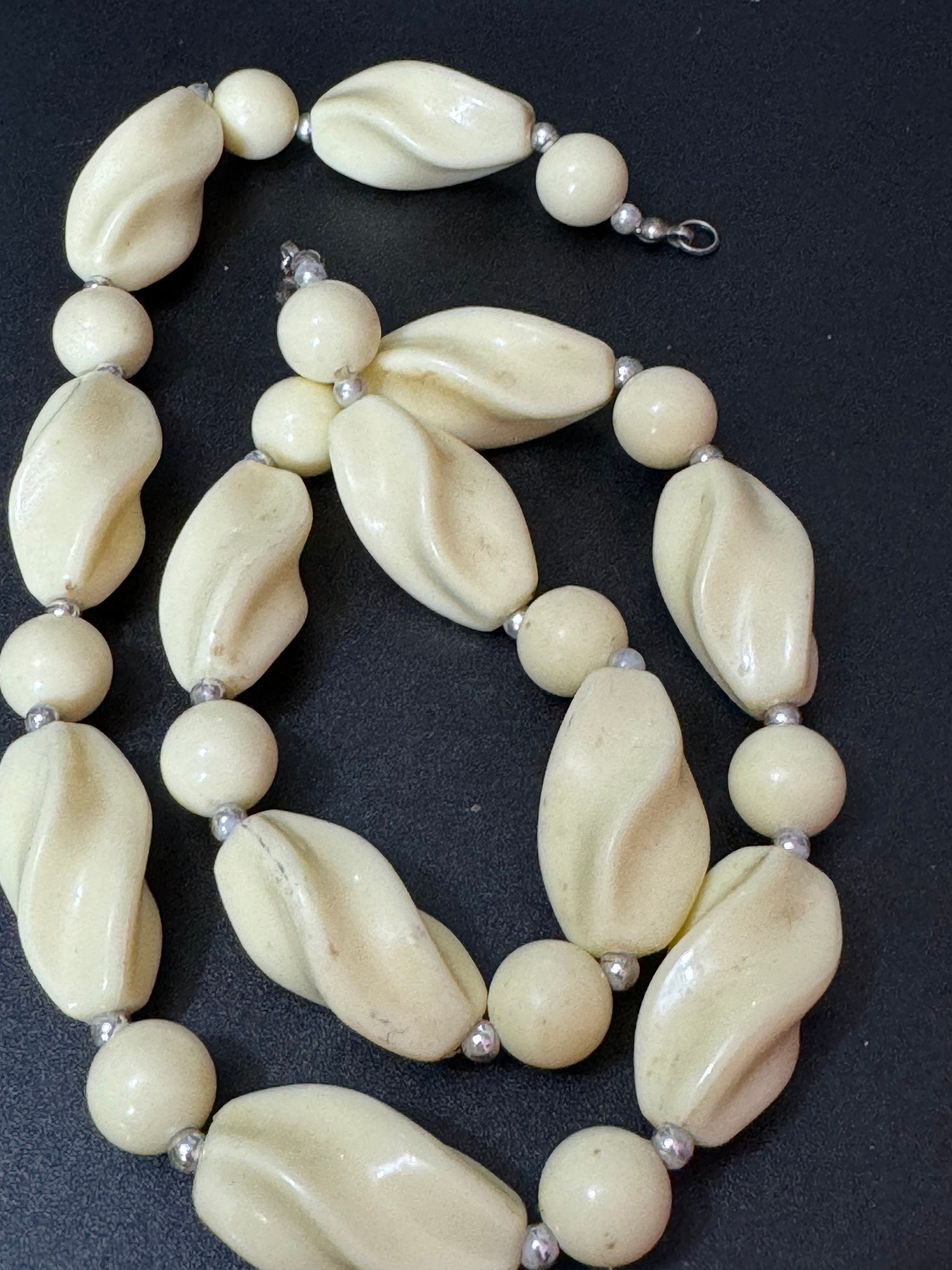 Vintage chunky plastic cream large beaded necklace 1970s 1980s 60cm