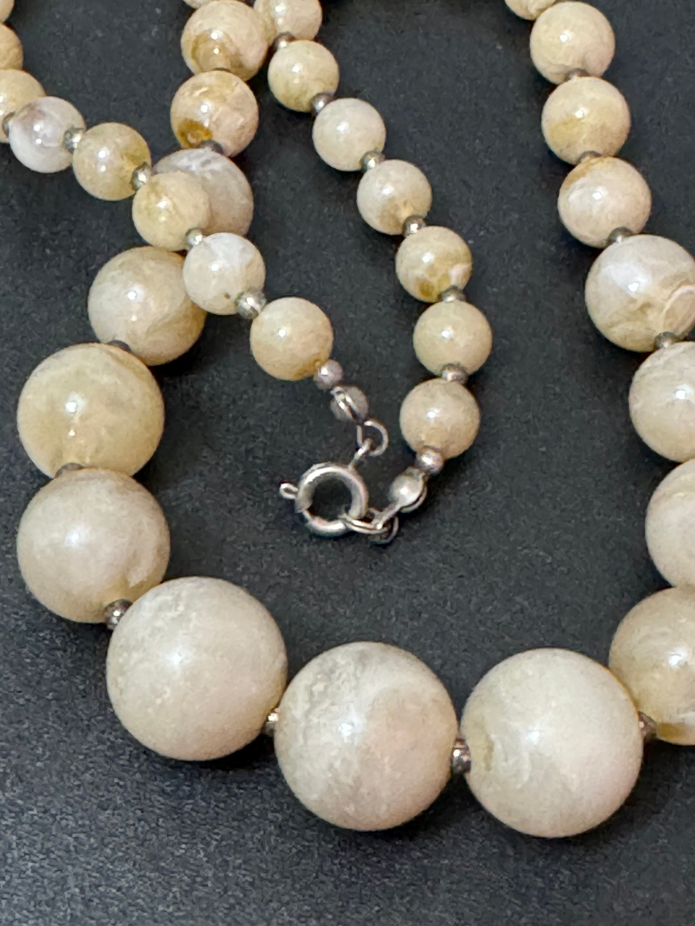 Vintage short beige brown neutral gold tone plastic beaded necklace 48cm