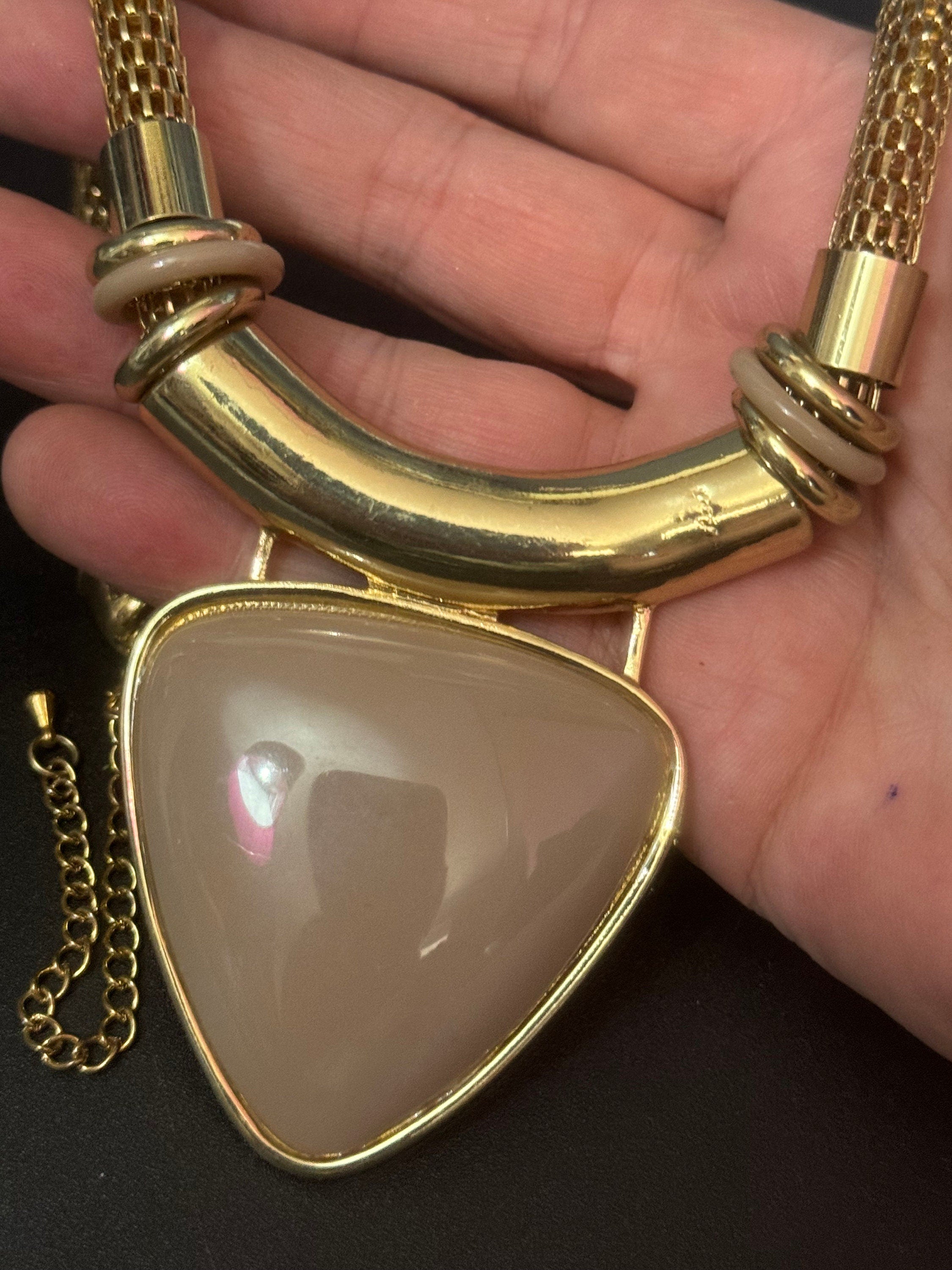 modernist Gold tone tube mesh chunky beige nude triangular cabochon necklace
