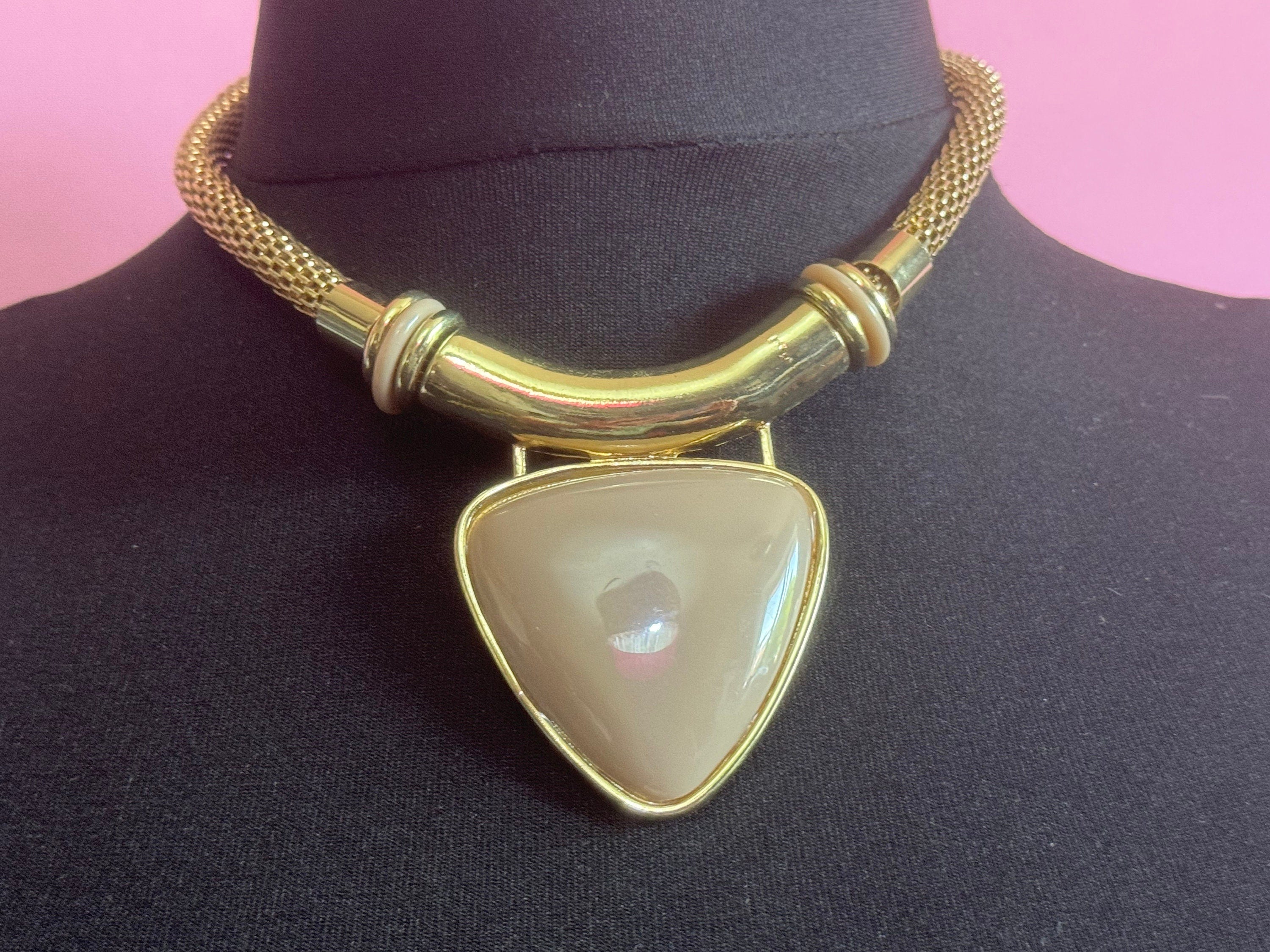 modernist Gold tone tube mesh chunky beige nude triangular cabochon necklace