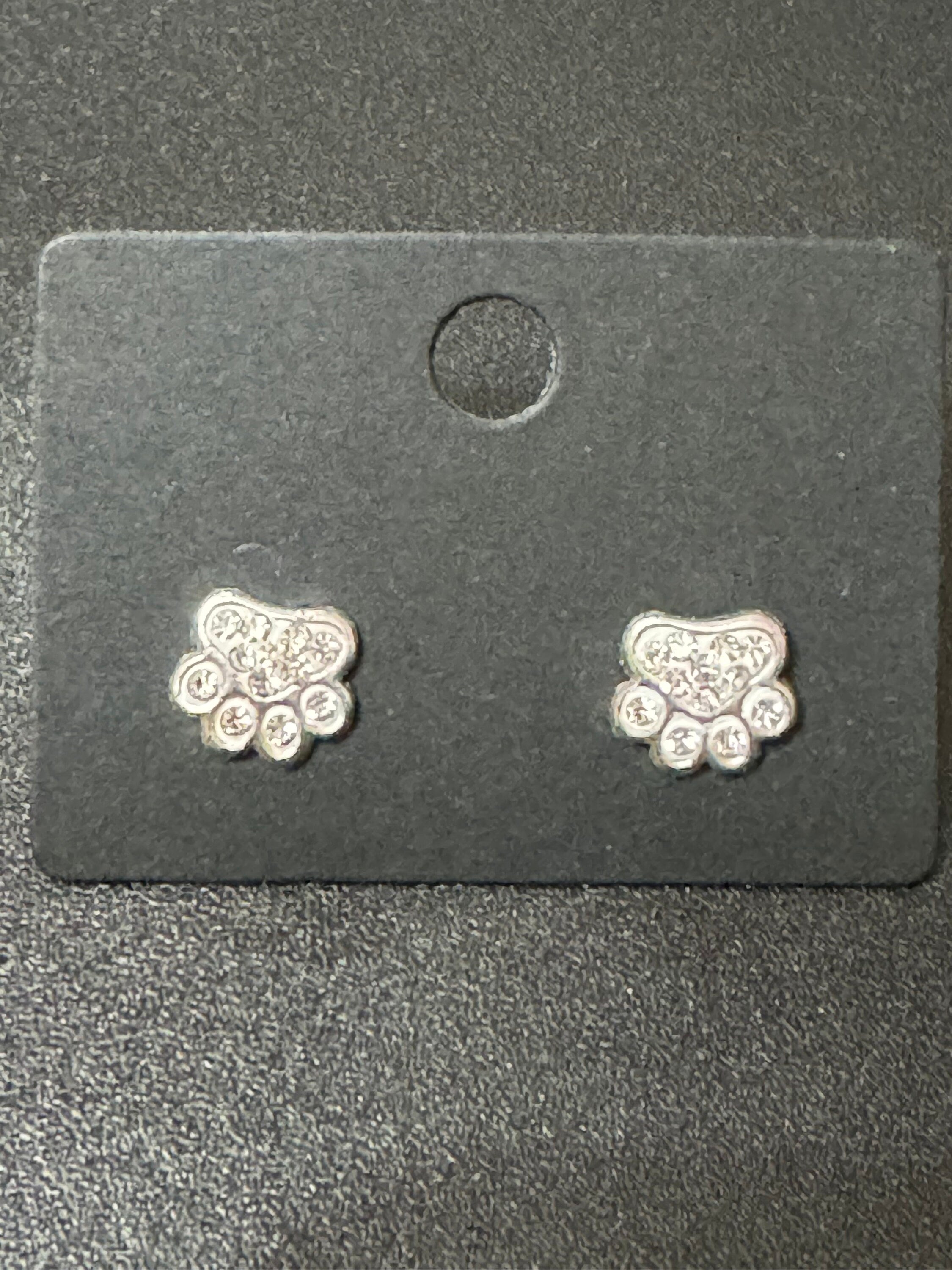 Novelty retro Vintage 925 Sterling silver clear diamanté small dog paw stud earrings pierced