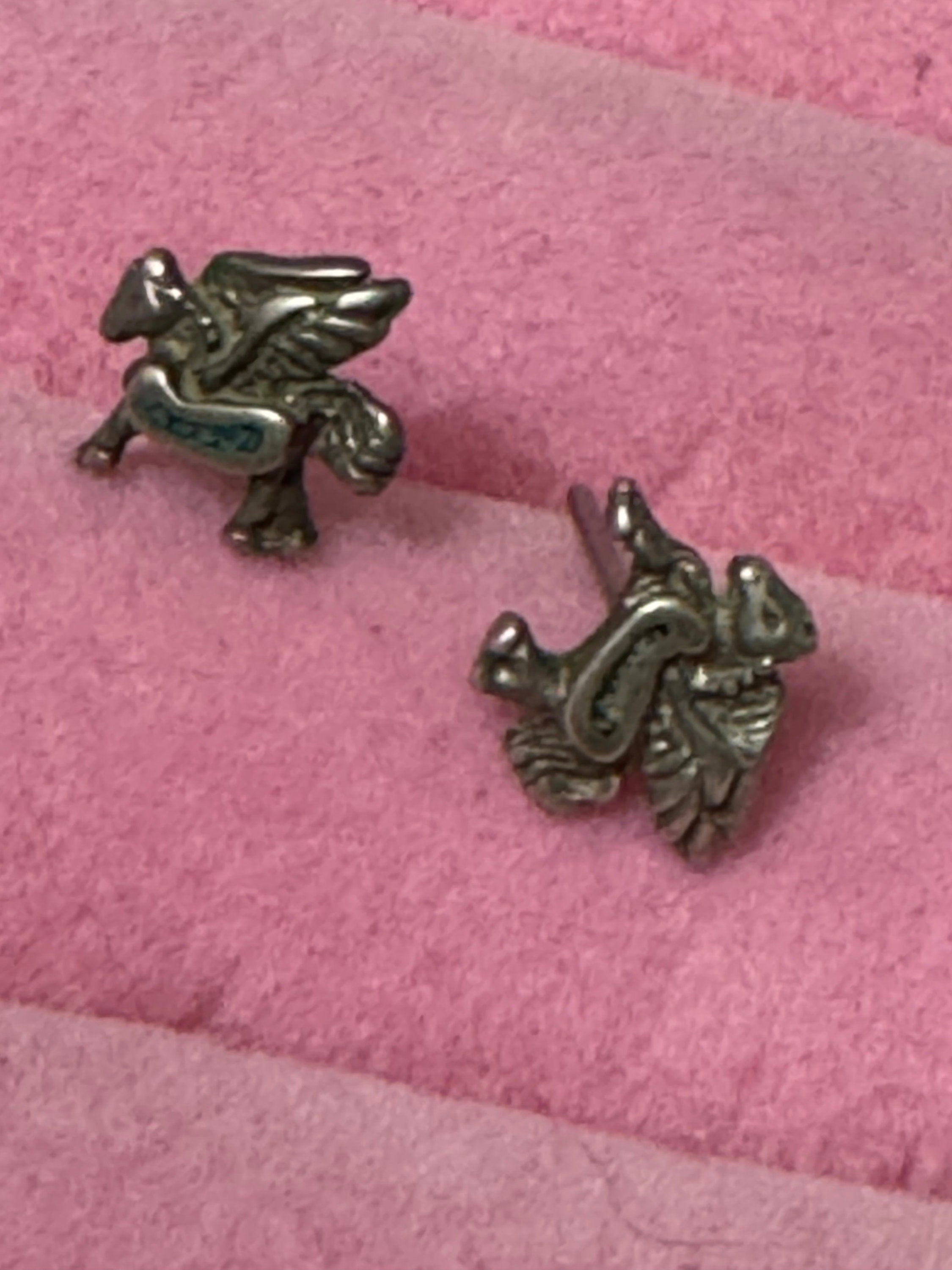 south American Navajo retro 925 Sterling silver small winged Pegasus horse stud earrings pierced with turquoise