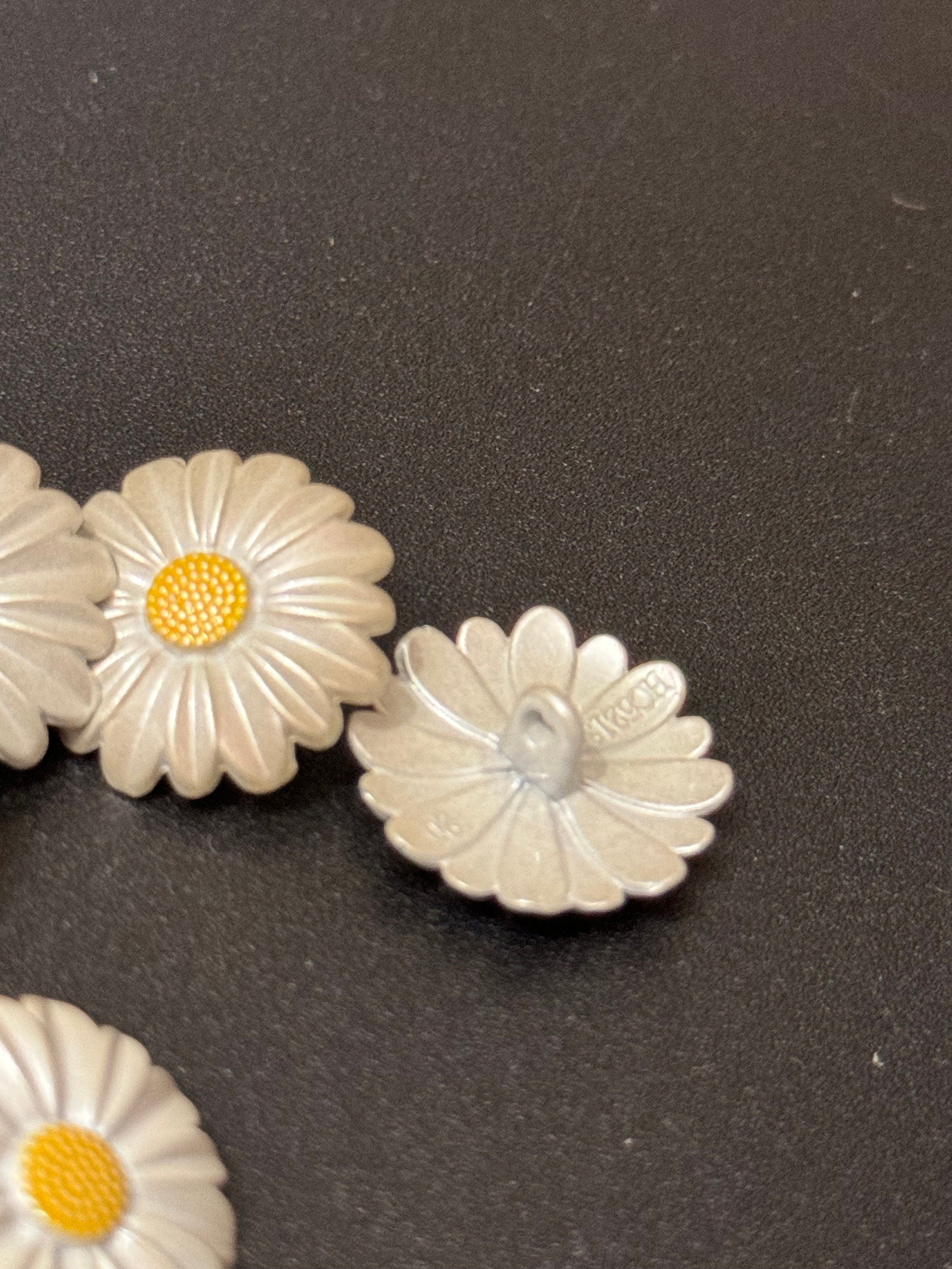 Daisy Buttons: 20mm White Pearl Enamel, Matte Silver Tone (Pack of 5)