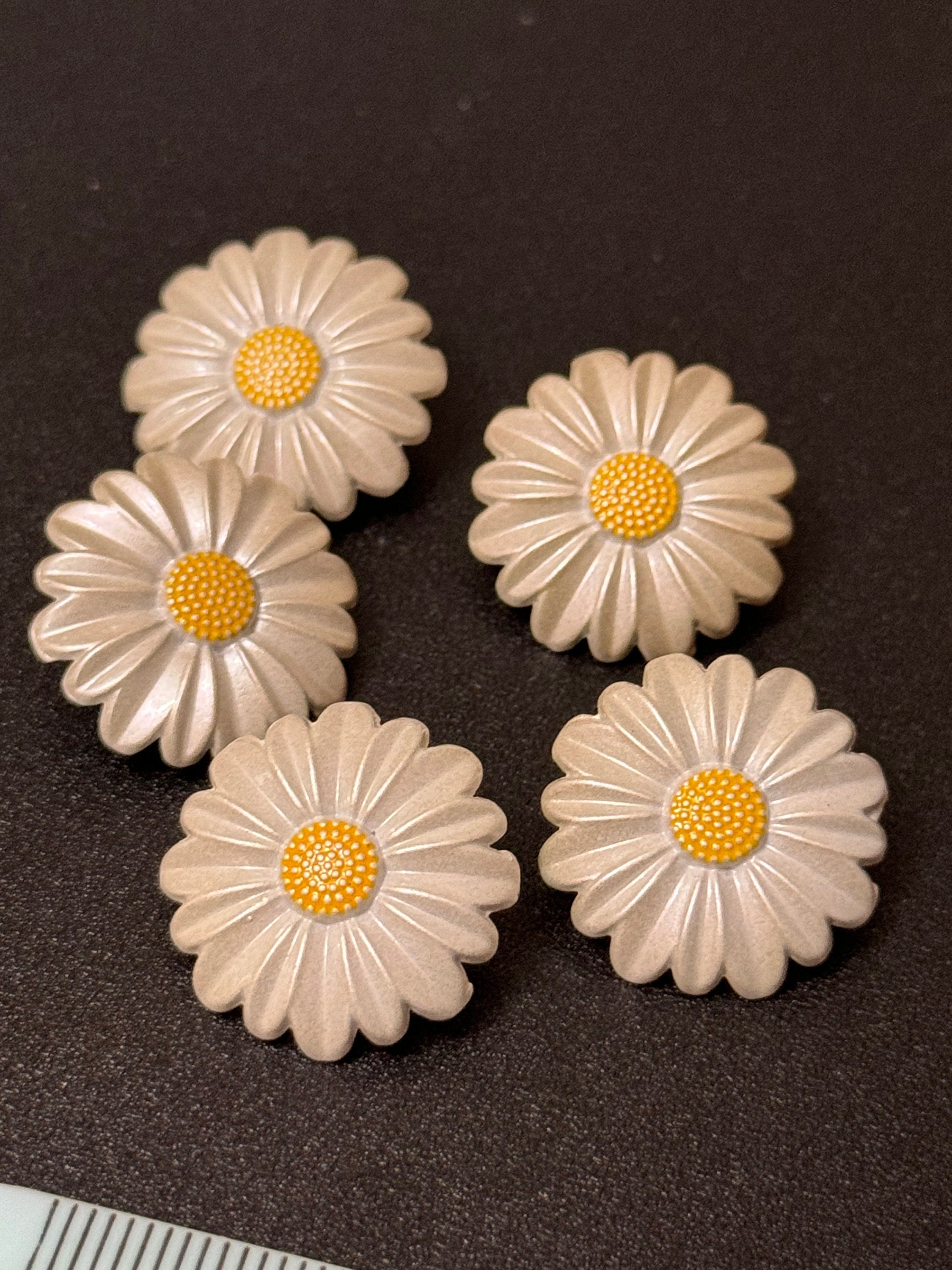 Daisy Buttons: 20mm White Pearl Enamel, Matte Silver Tone (Pack of 5)