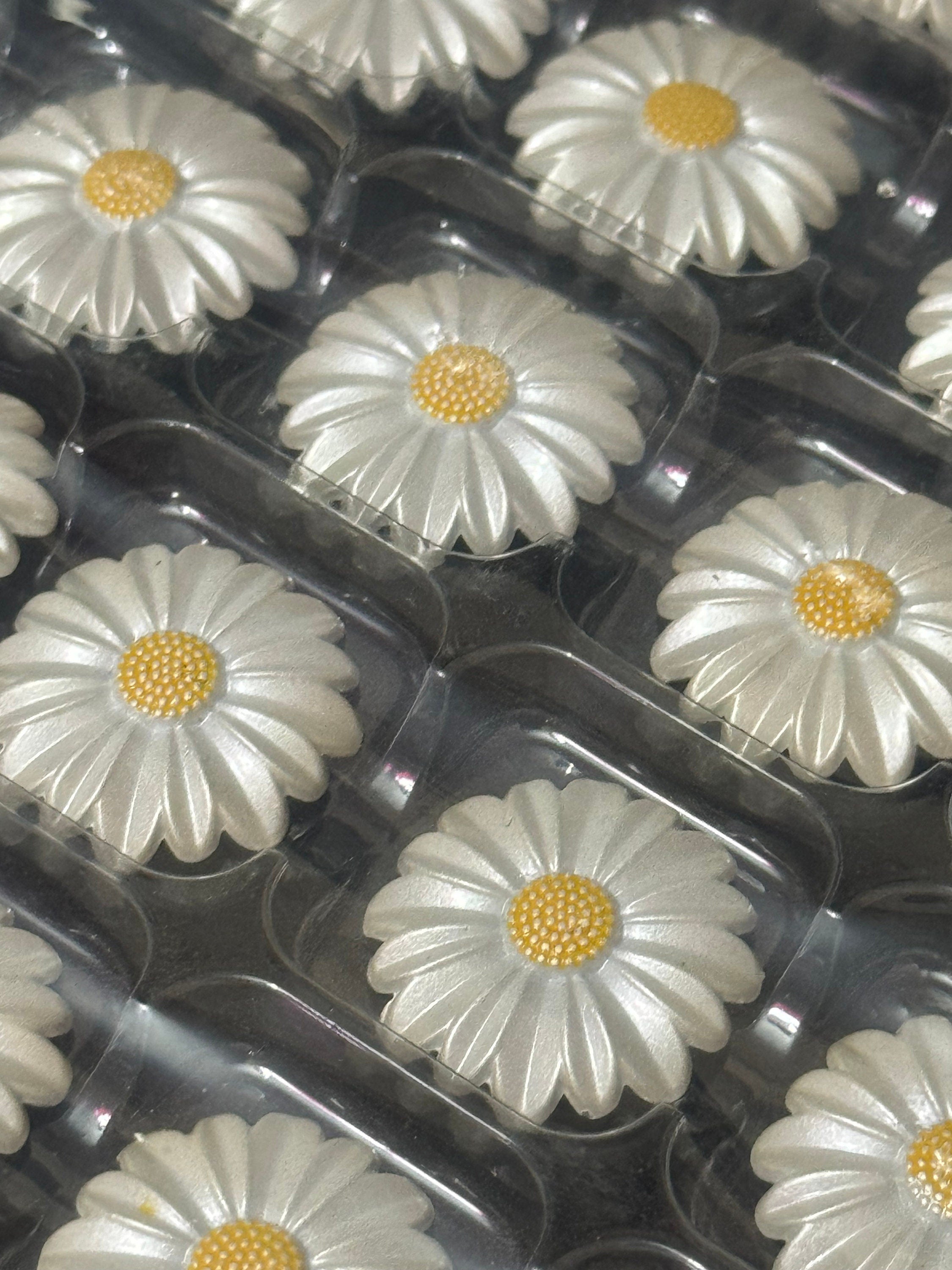 Daisy Buttons: 20mm White Pearl Enamel, Matte Silver Tone (Pack of 5)