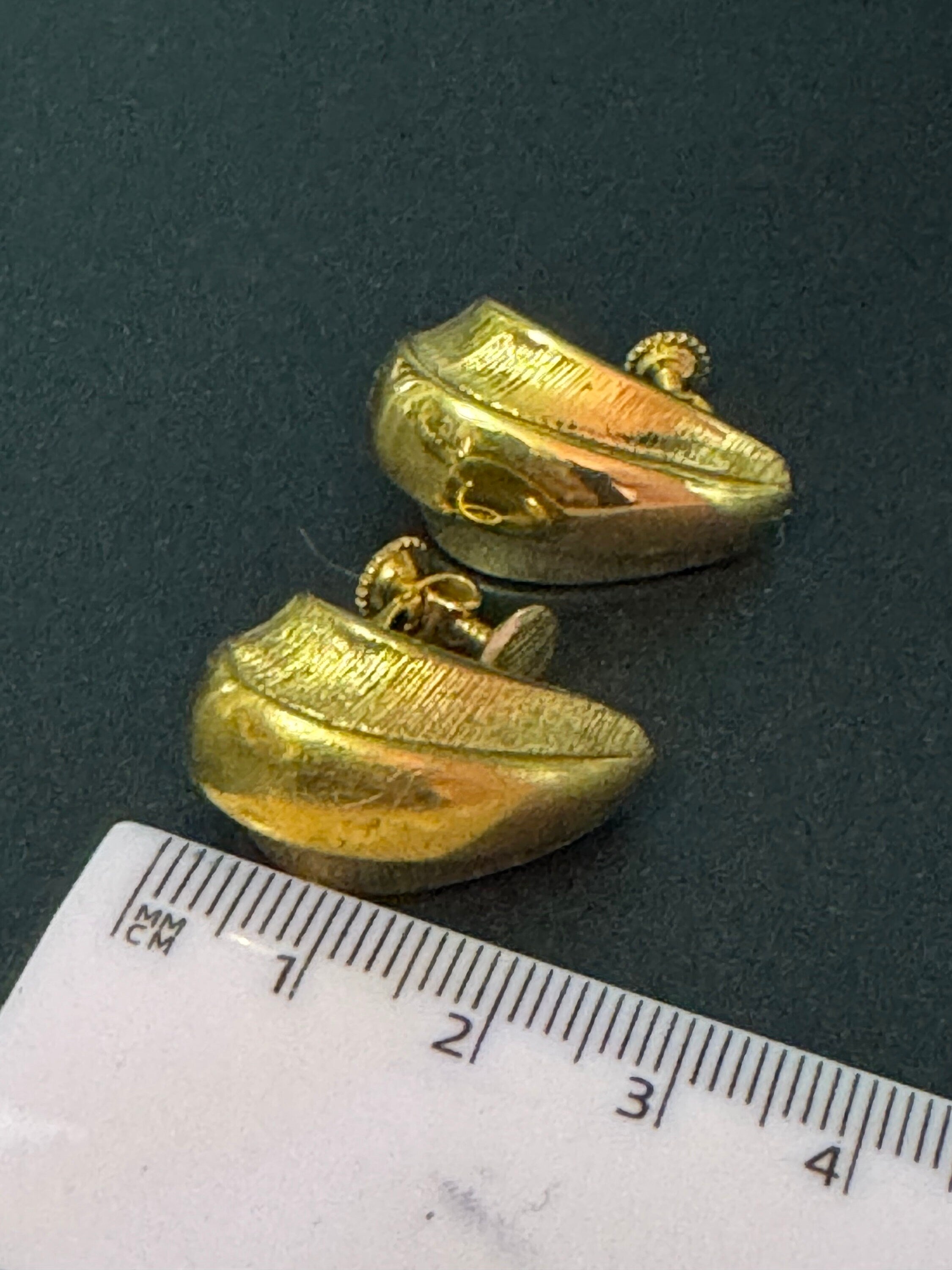 Signed NAPIER Vintage gold tone statement designer clip on earrings