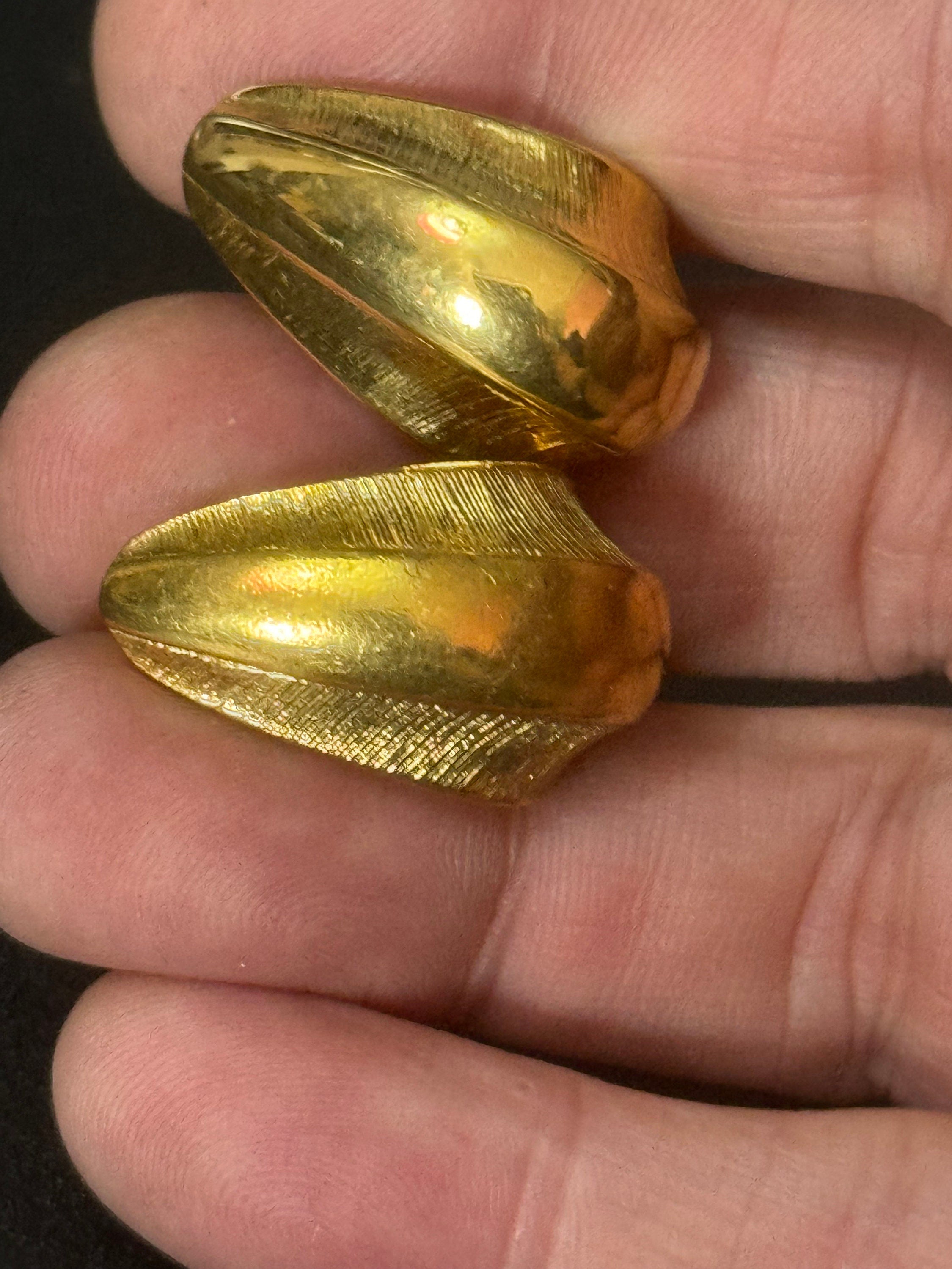 Signed NAPIER Vintage gold tone statement designer clip on earrings