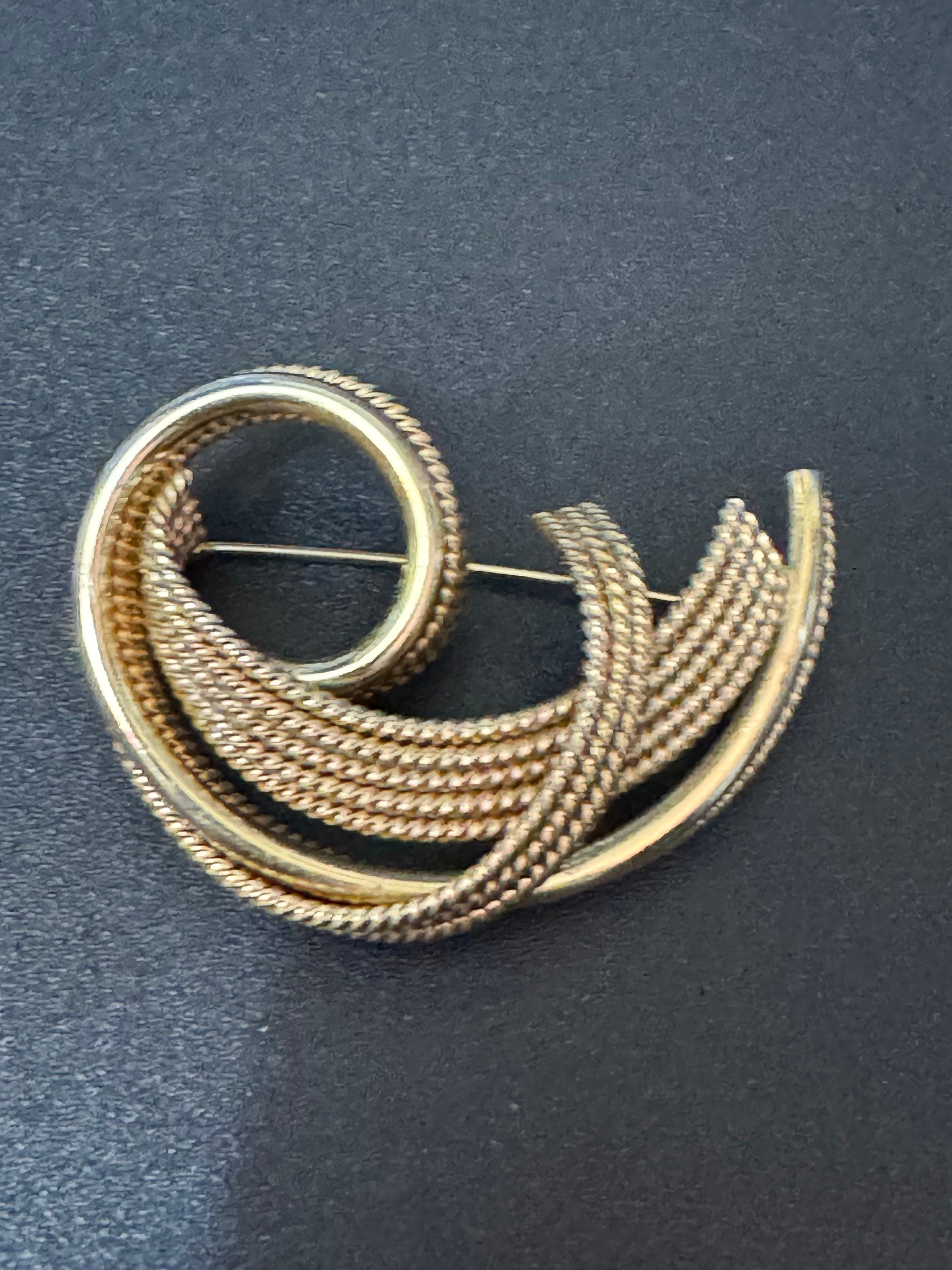vintage modernist gold tone abstract swirl brooch 5cm