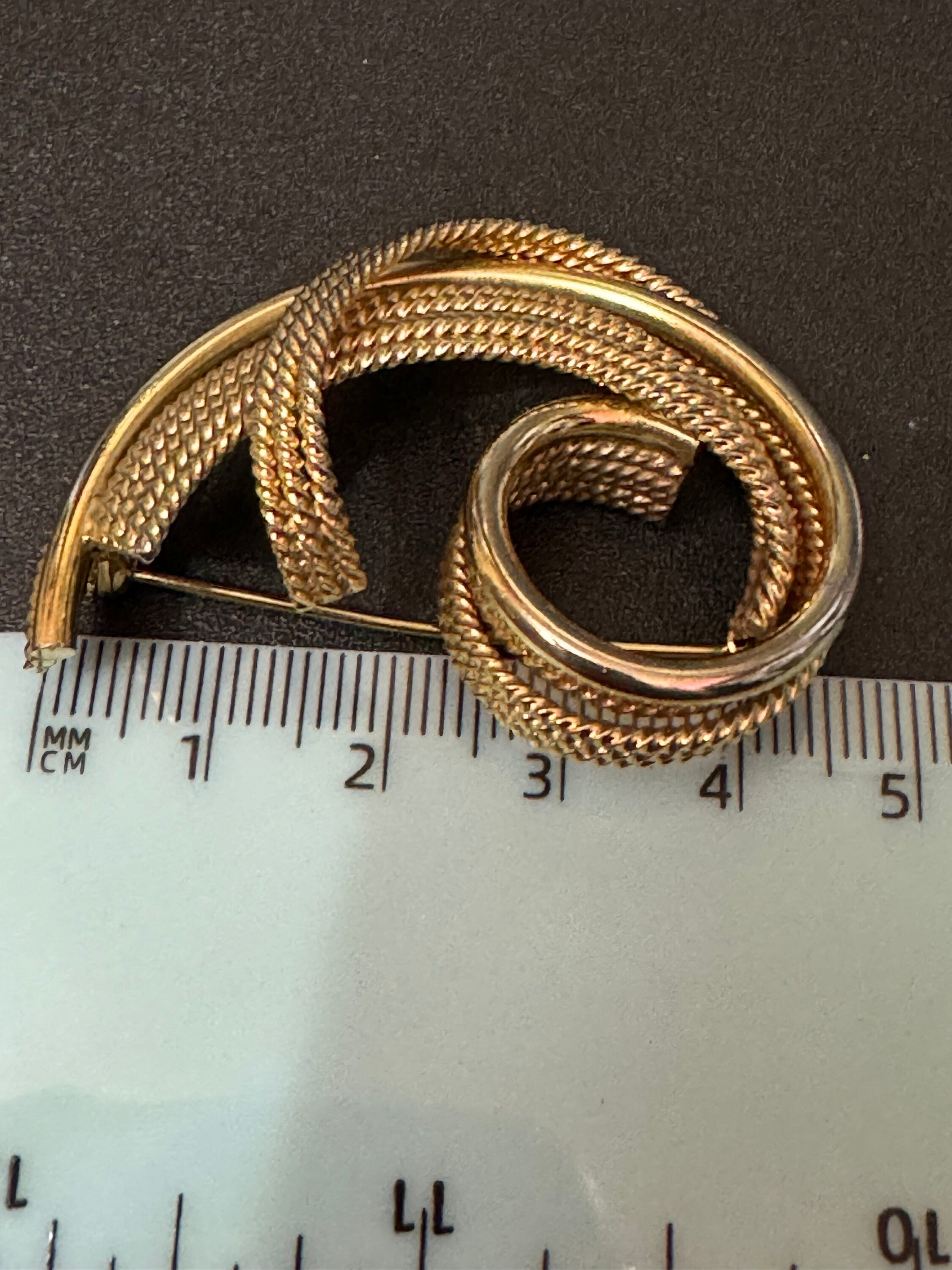 vintage modernist gold tone abstract swirl brooch 5cm