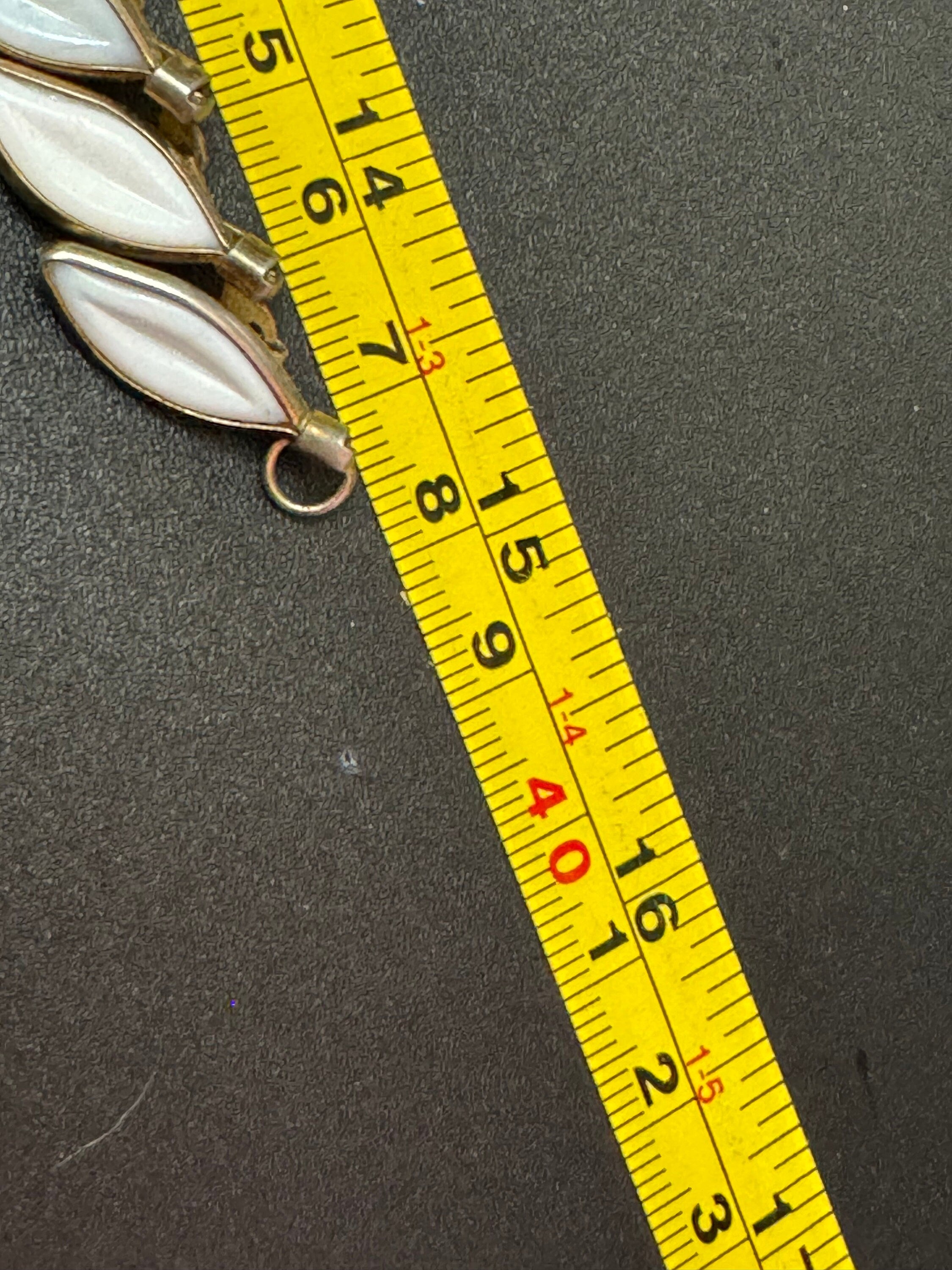 Petite fit small neck Early Signed TRIFARI designer Vintage gold Tone white petal choker necklace 37-38cm