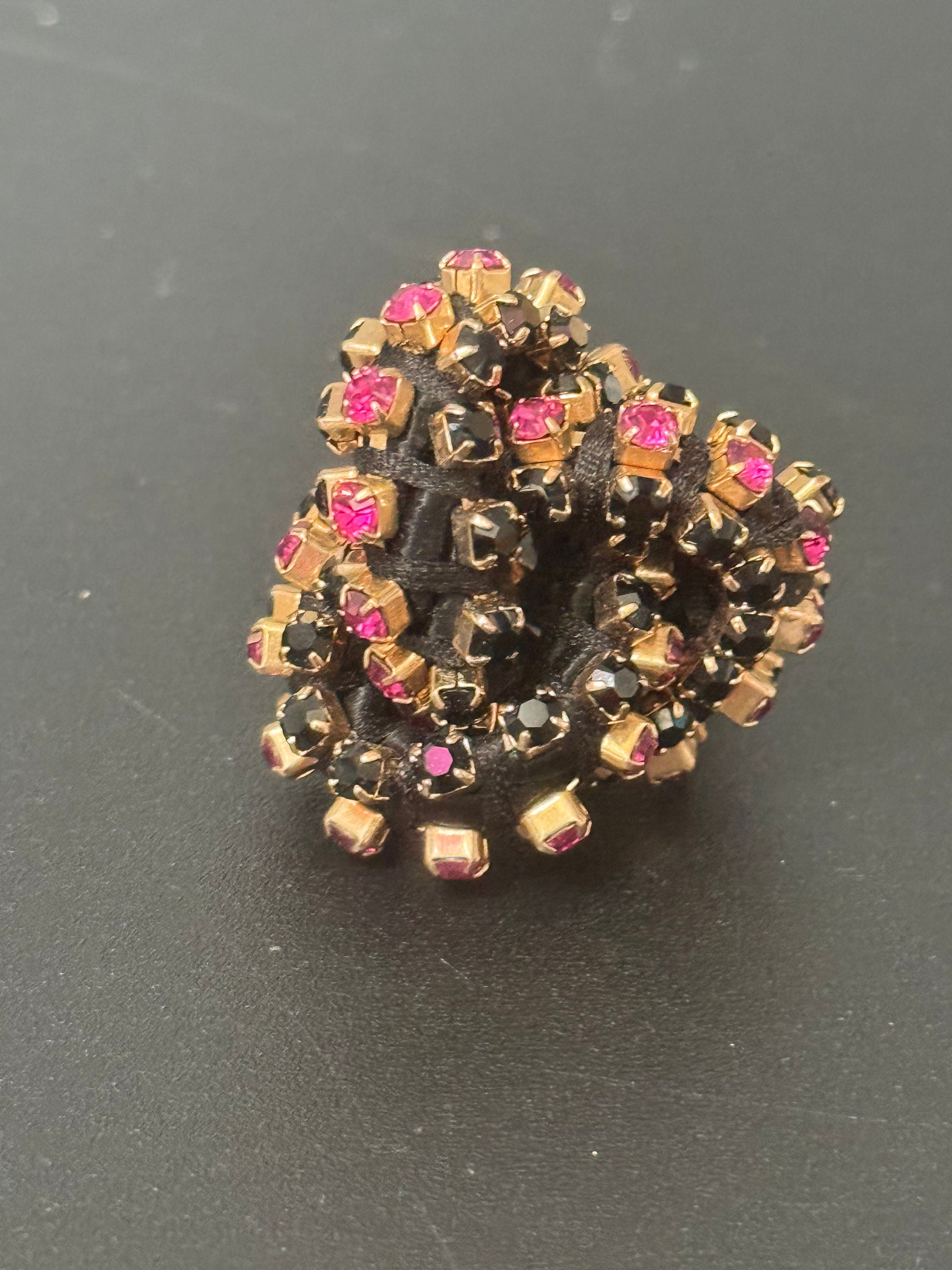 Retro pink and black Swarovski Crystal gold tone oversized knot cocktail ring adjustable designer