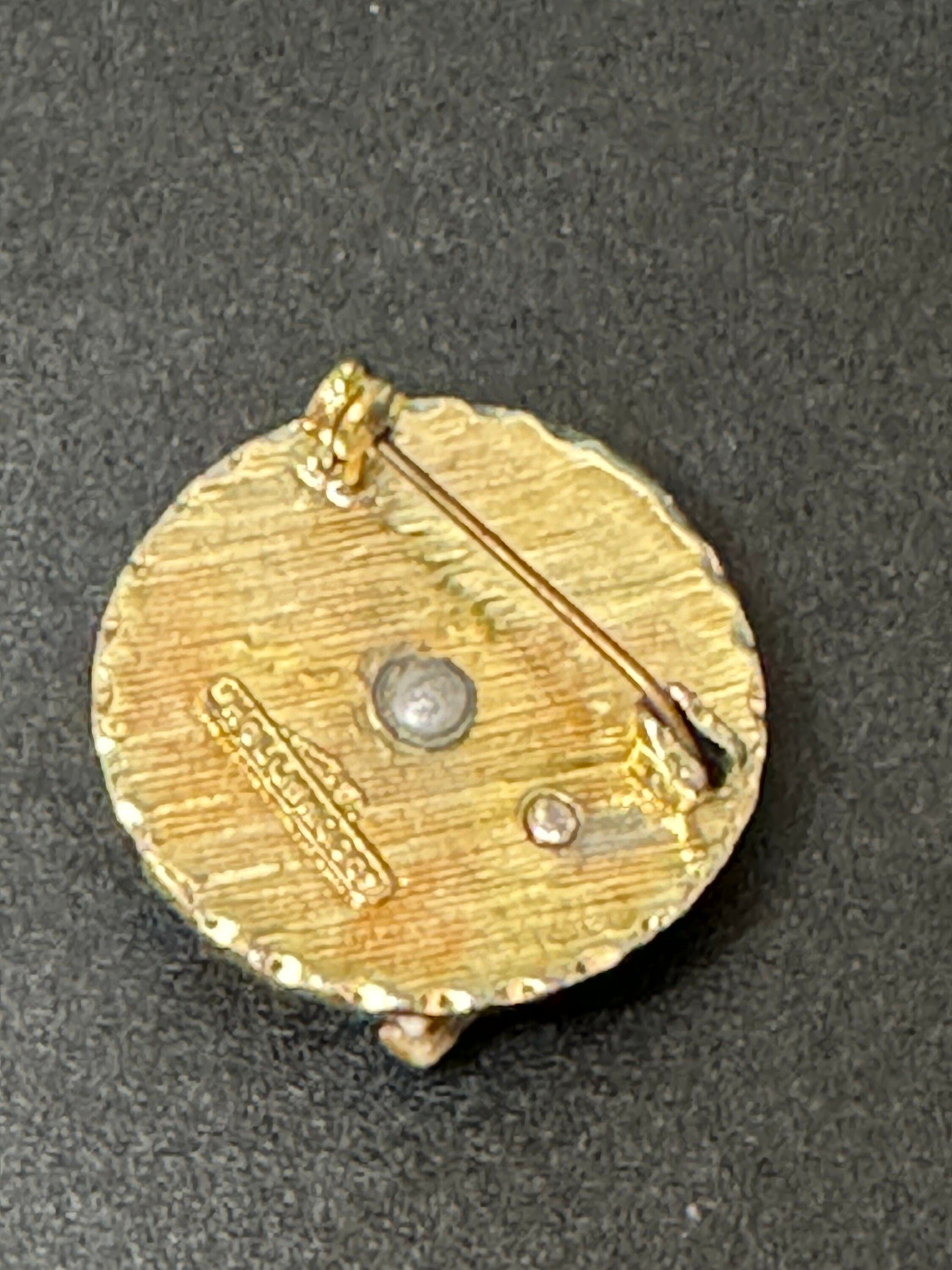 Signed HOLLYWOOD round gold tone brown enamel dog brooch