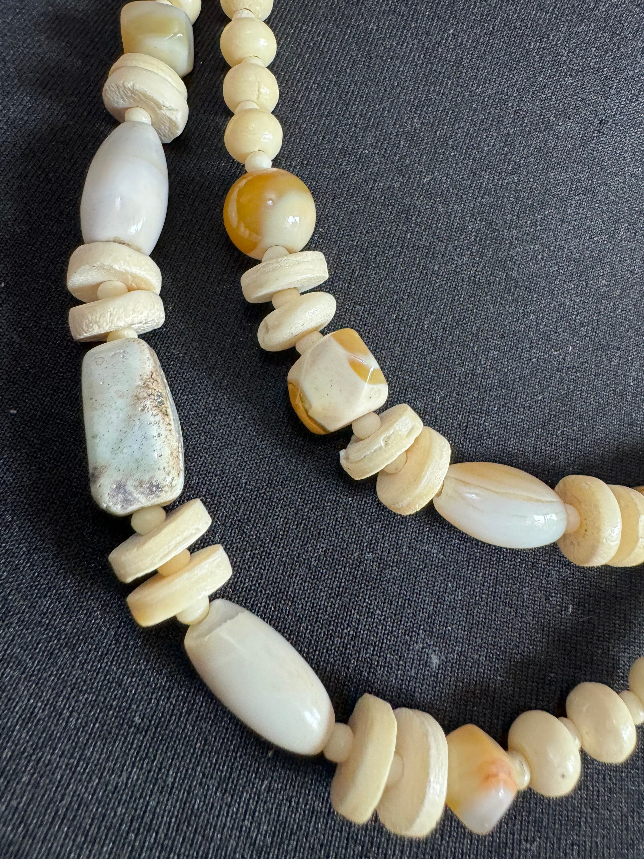 Vintage glass bead cream beige neutral off white long gemstone stone beaded necklace flapper long necklace 1970s 1980s 120cm