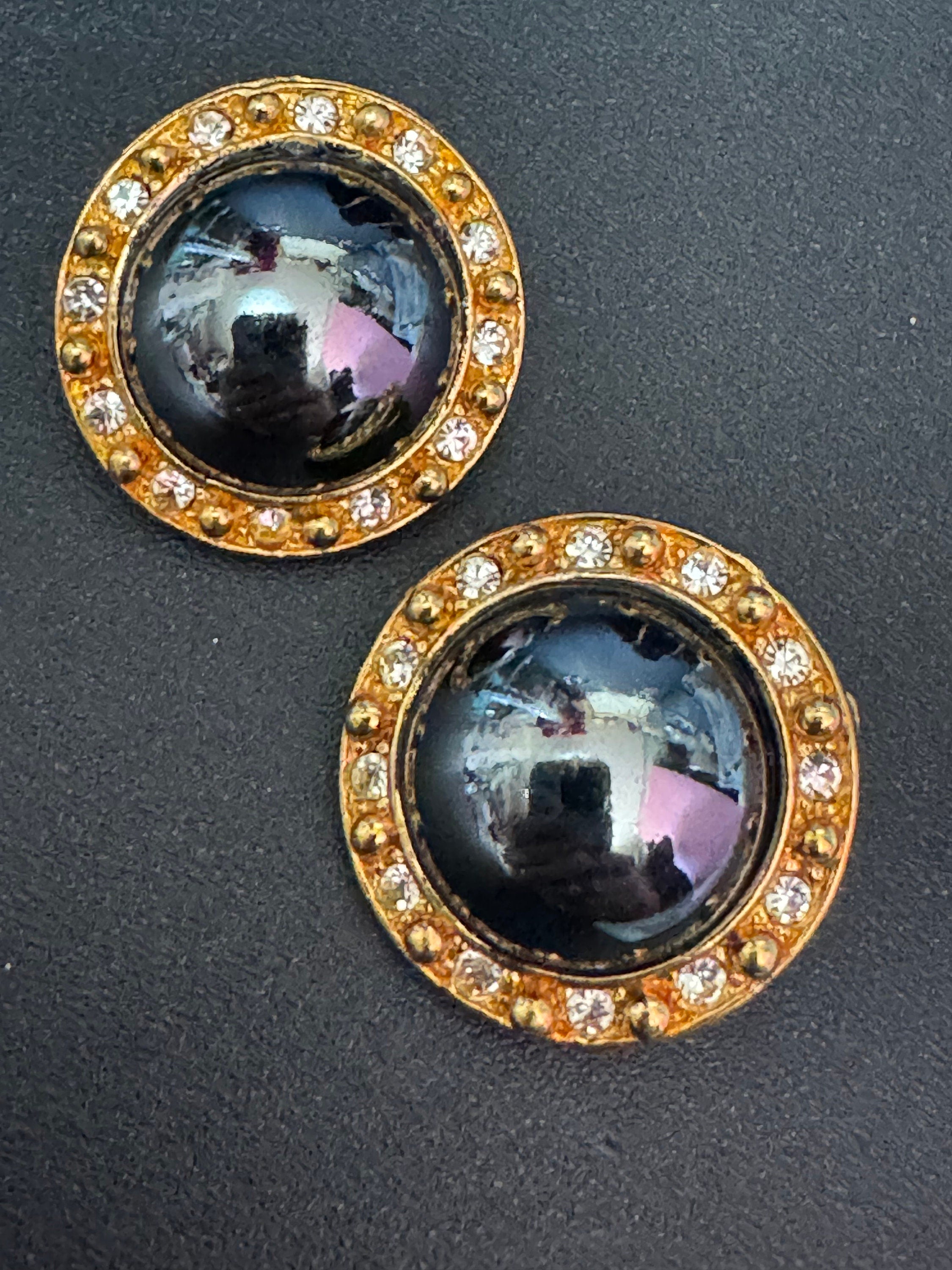 Vintage dark grey pearl domed cabochon clear genuine Swarovski crystal gold tone round rhinestone station necklace and clip on earrings
