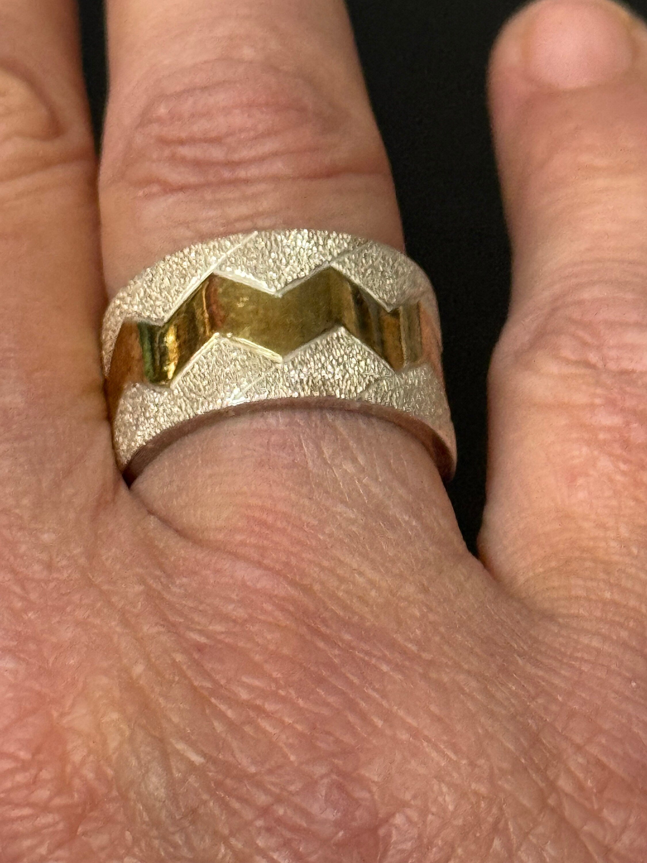 Tggc Viorelli Size Q wide 925 sterling silver and gold tone modernist band ring 9.5 grams full birm hallmarks