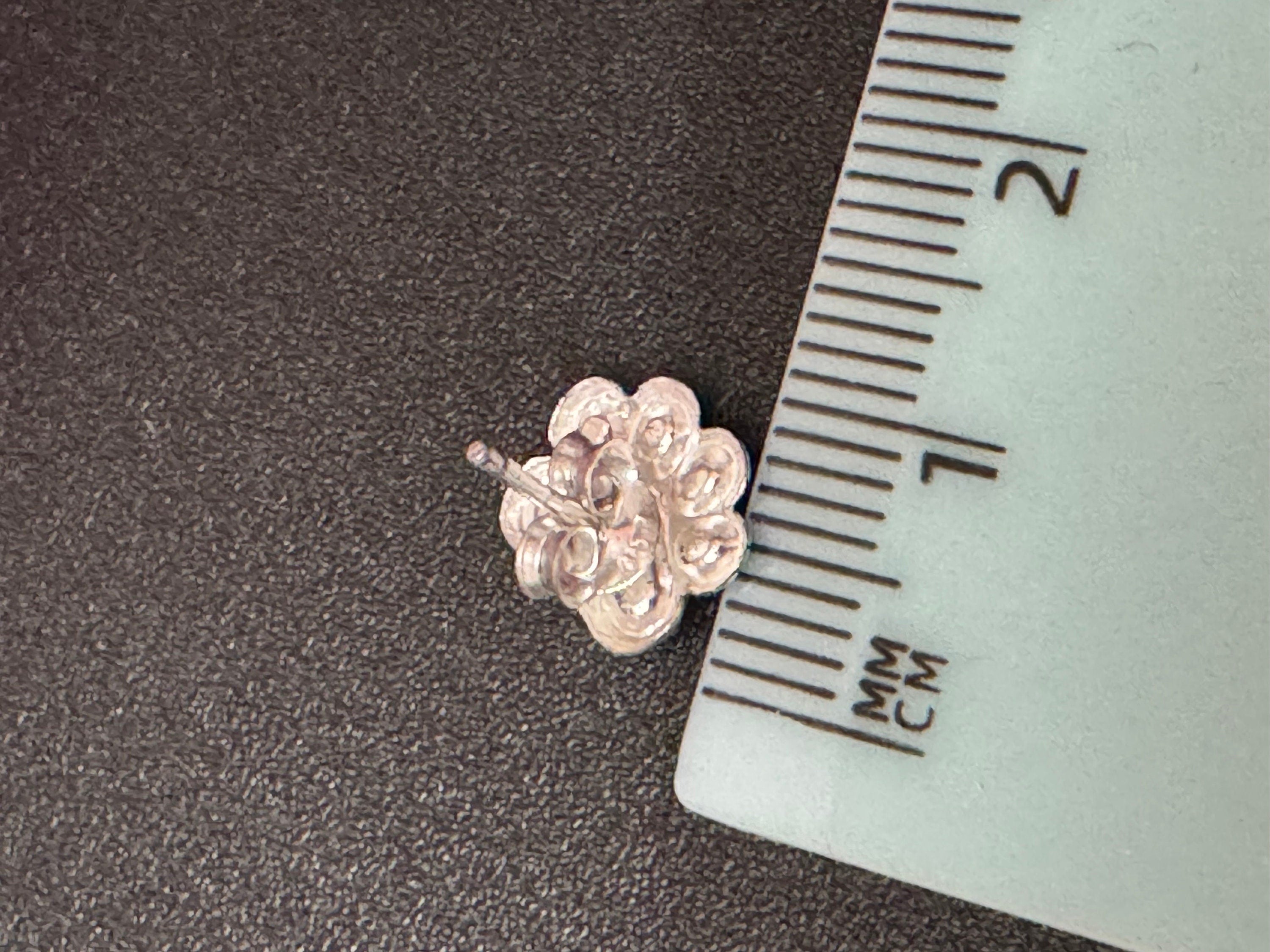 Novelty retro Vintage 925 Sterling silver clear diamanté small dog paw stud earrings pierced