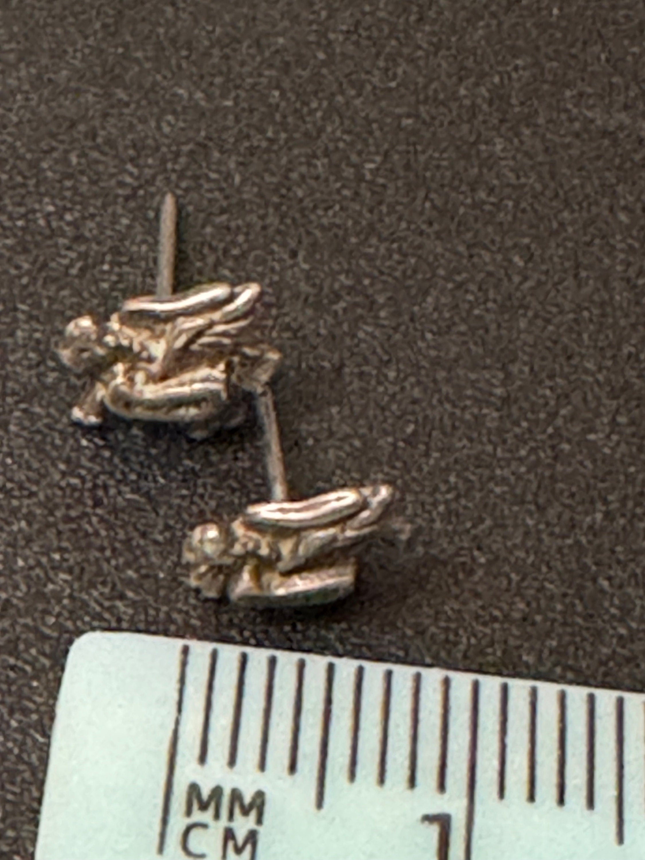 south American Navajo retro 925 Sterling silver small winged Pegasus horse stud earrings pierced with turquoise