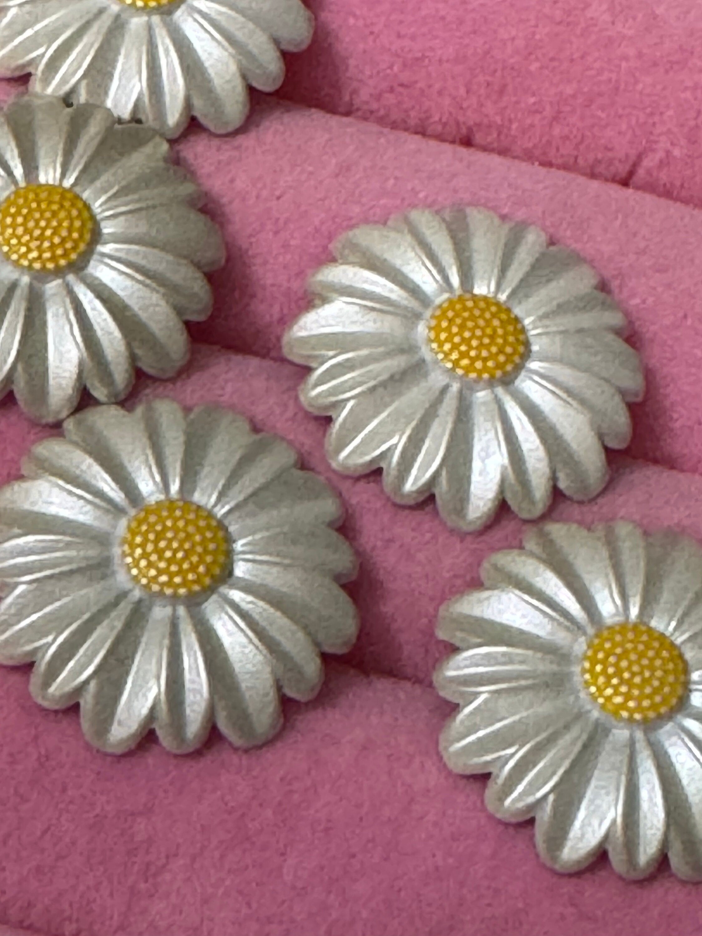 Daisy Buttons: 20mm White Pearl Enamel, Matte Silver Tone (Pack of 5)
