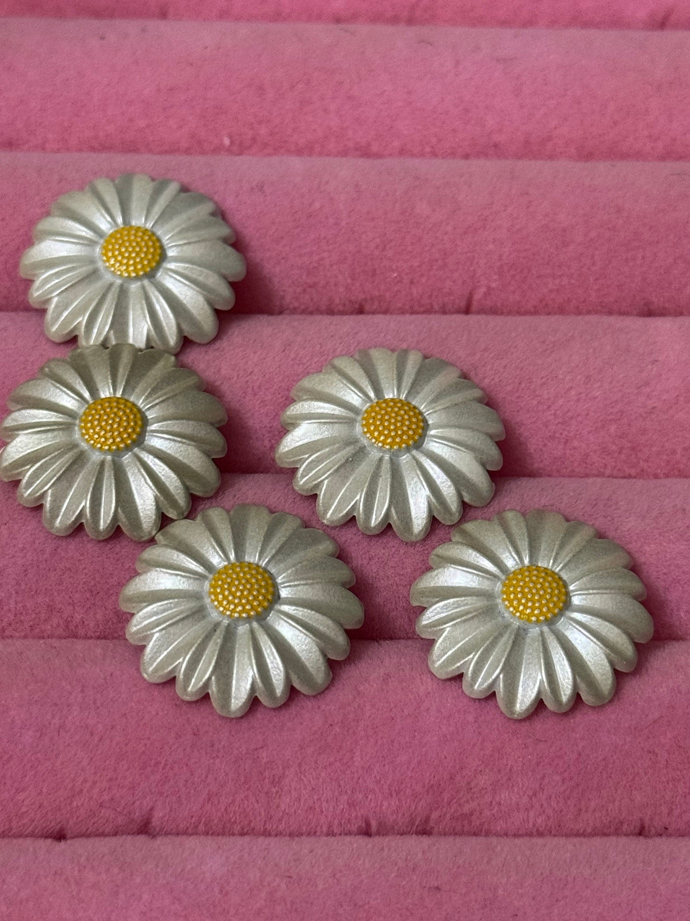 Daisy Buttons: 20mm White Pearl Enamel, Matte Silver Tone (Pack of 5)