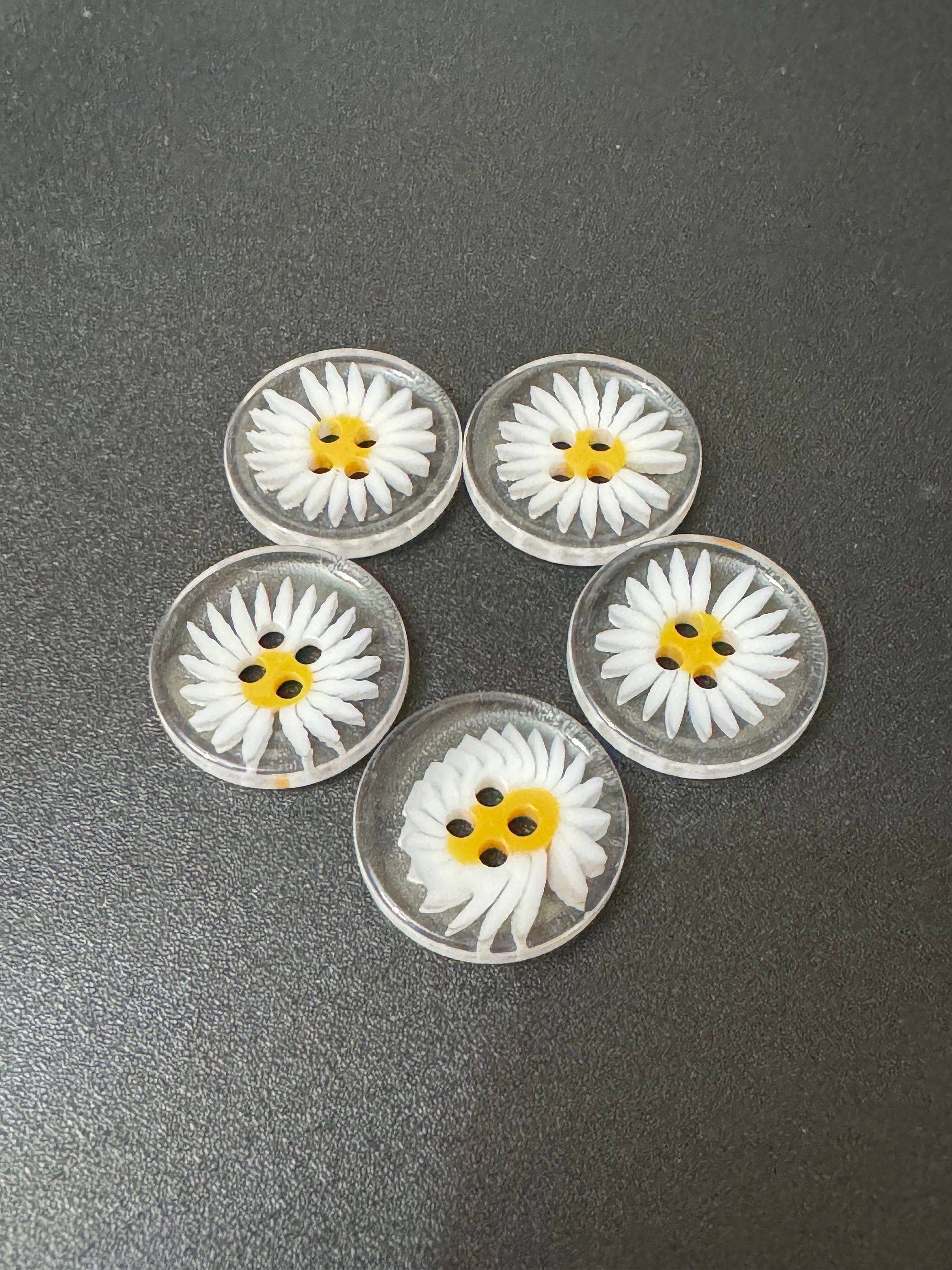 Acrylic Daisy Flower Buttons: 3 Sizes, Set of 5