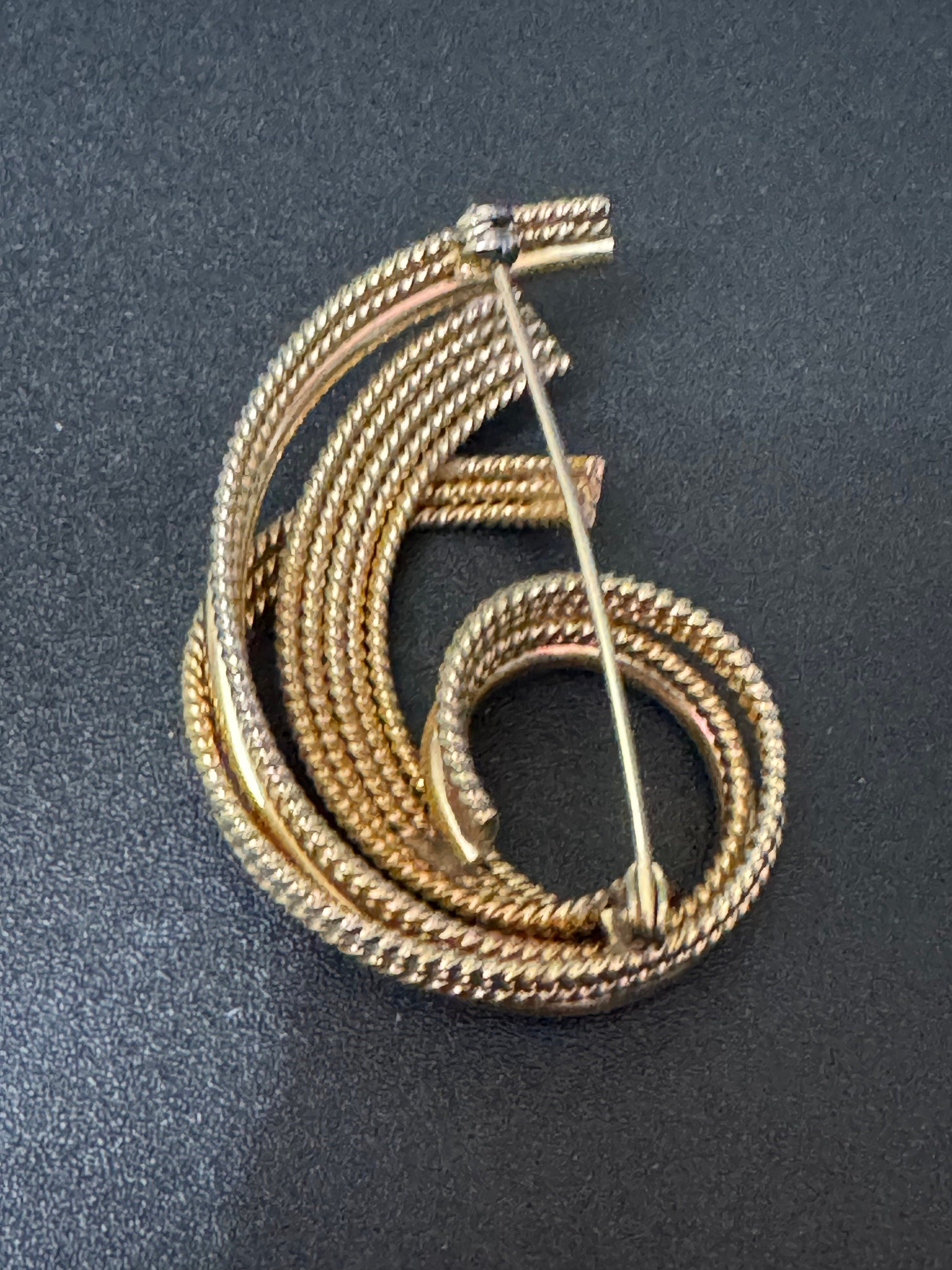 vintage modernist gold tone abstract swirl brooch 5cm