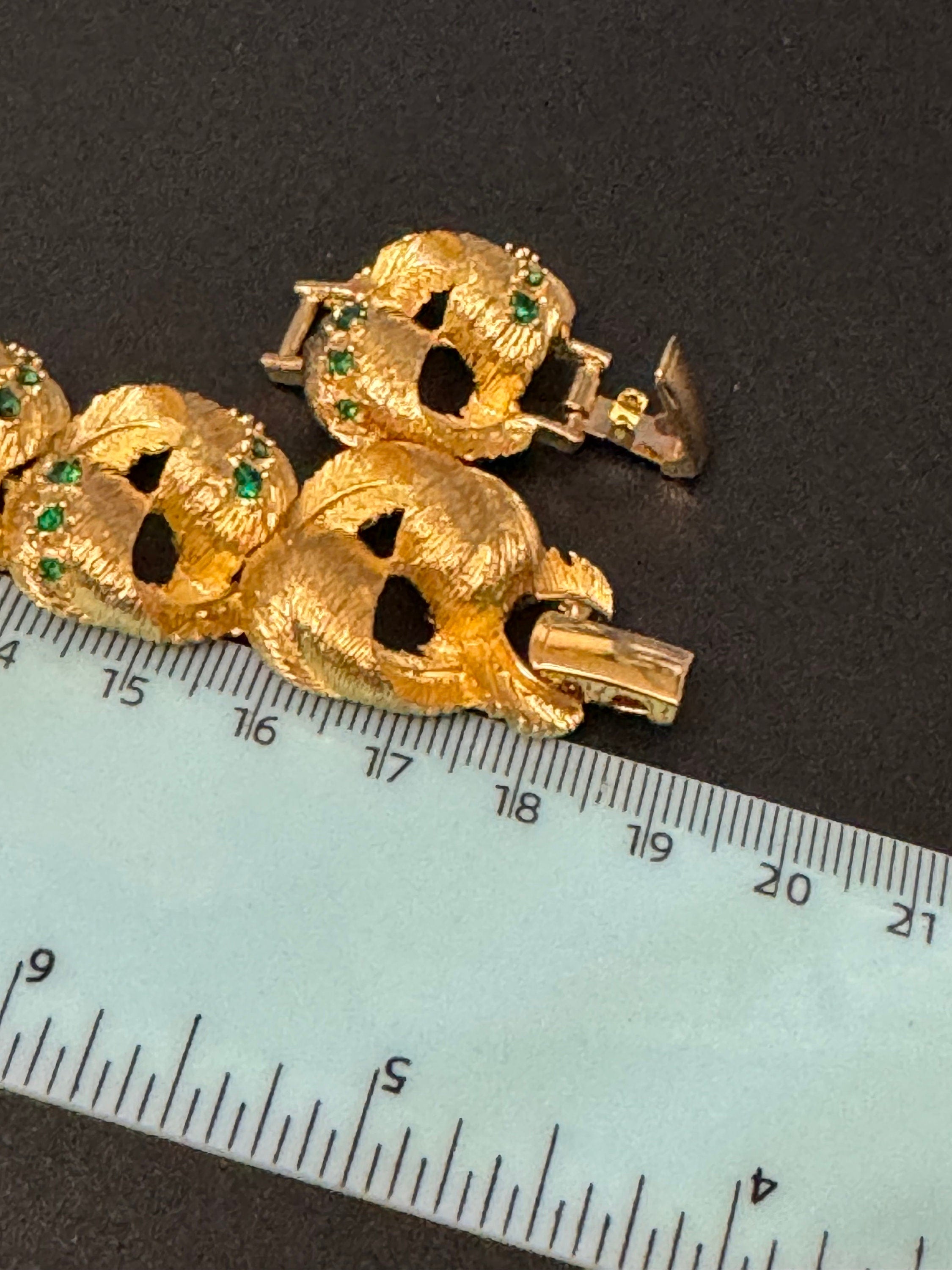 Signed JBK vintage gold tone emerald green rhinestone paste encrusted diamanté bracelet with extender links x 25mm