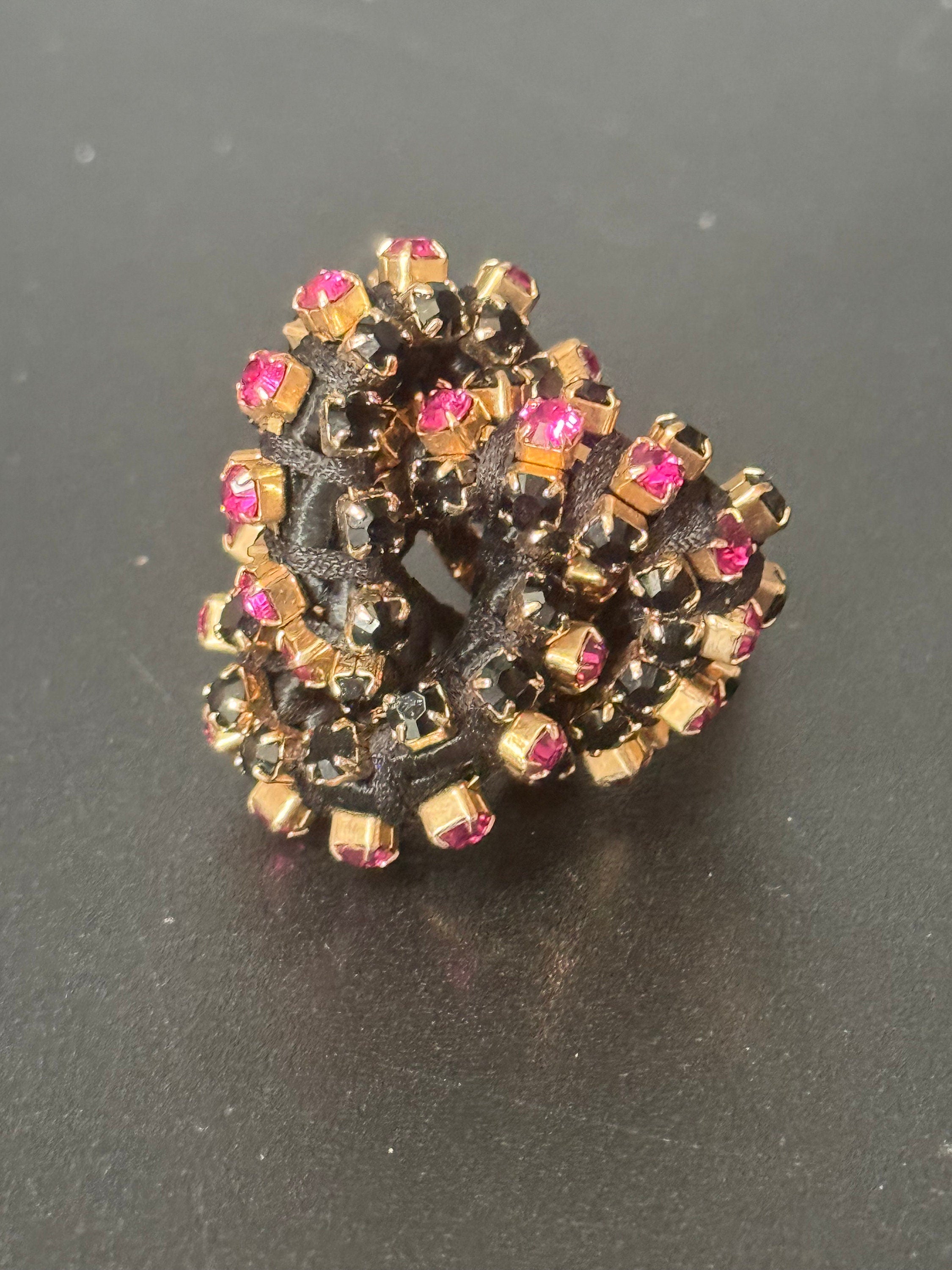 Retro pink and black Swarovski Crystal gold tone oversized knot cocktail ring adjustable designer