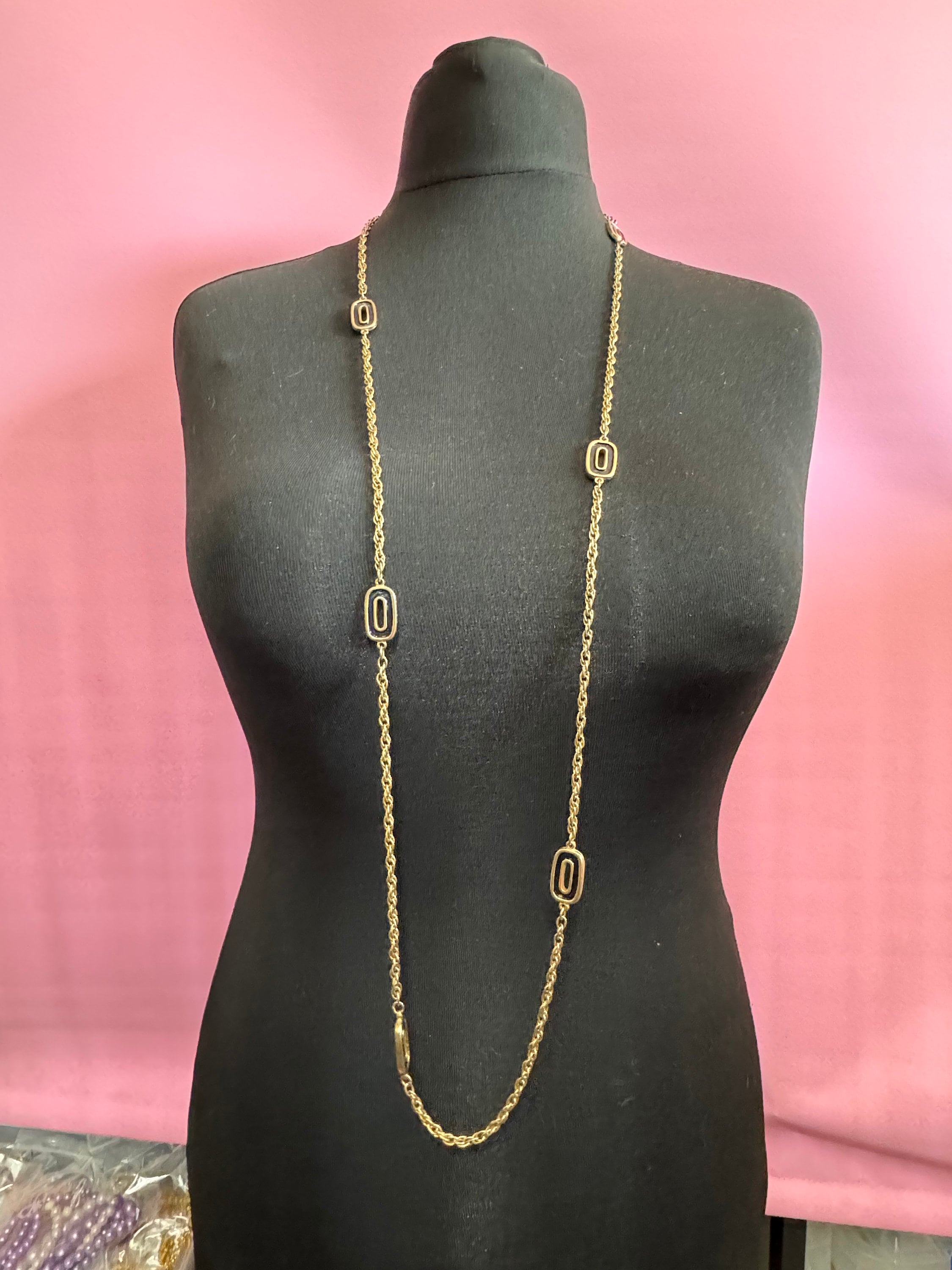 Vintage black enamel o link station necklace long single strand gold tone chain 120cm long flapper length very stylish !