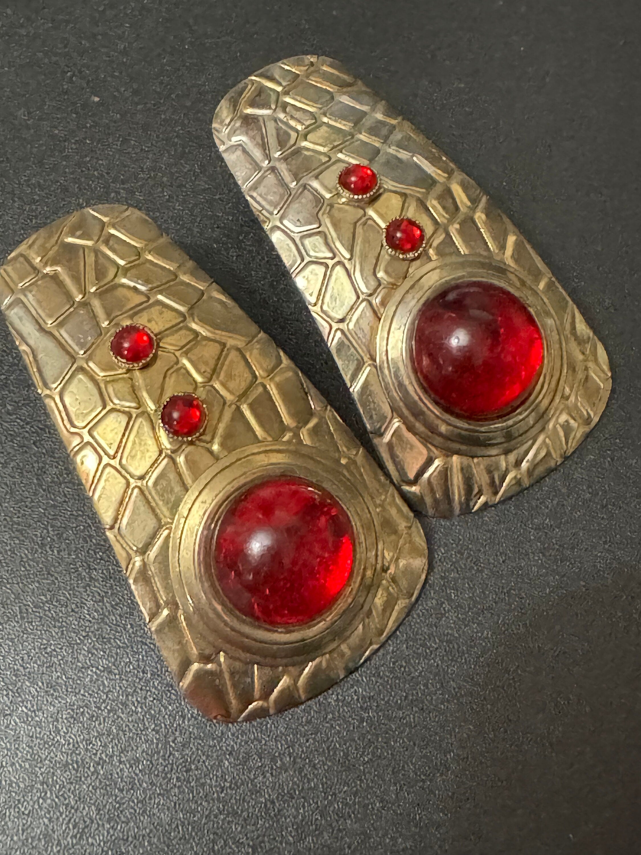 Vintage 1980s Gold tone red cabochon textured oversized pair dangly drop earrings pierced