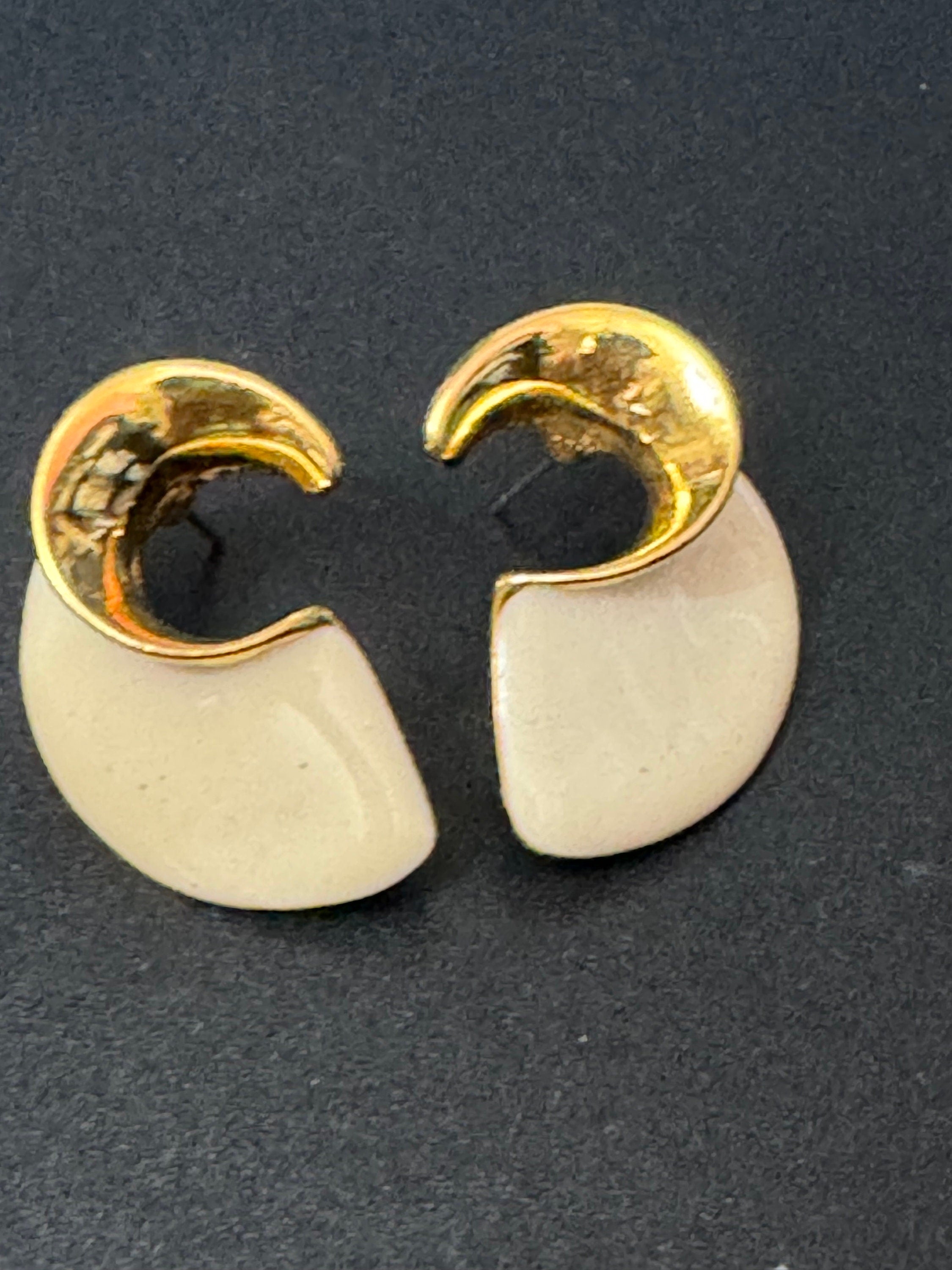 Vintage 1980s Cream Enamel Stud Earrings: Gold Tone