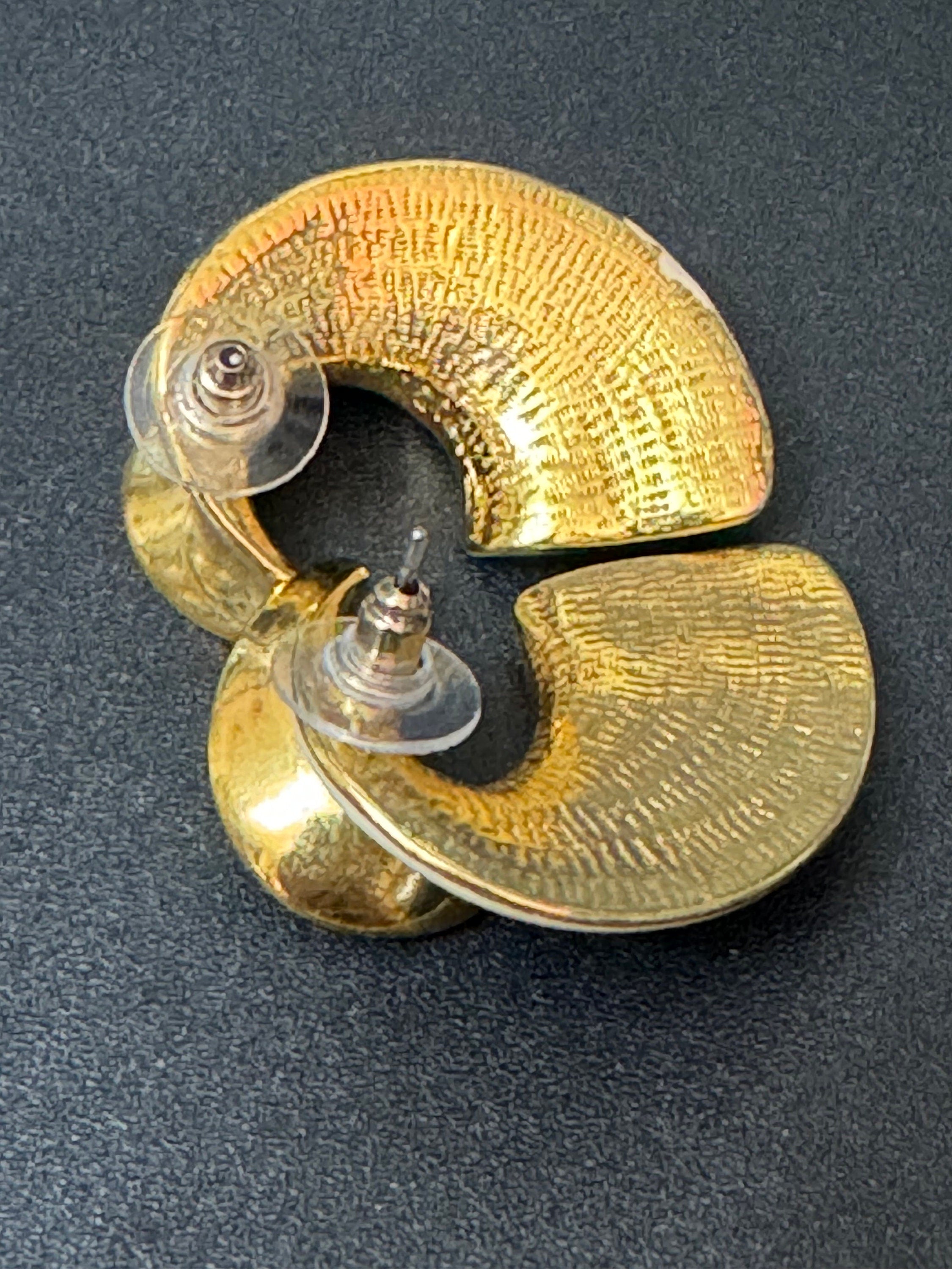 Vintage 1980s Cream Enamel Stud Earrings: Gold Tone