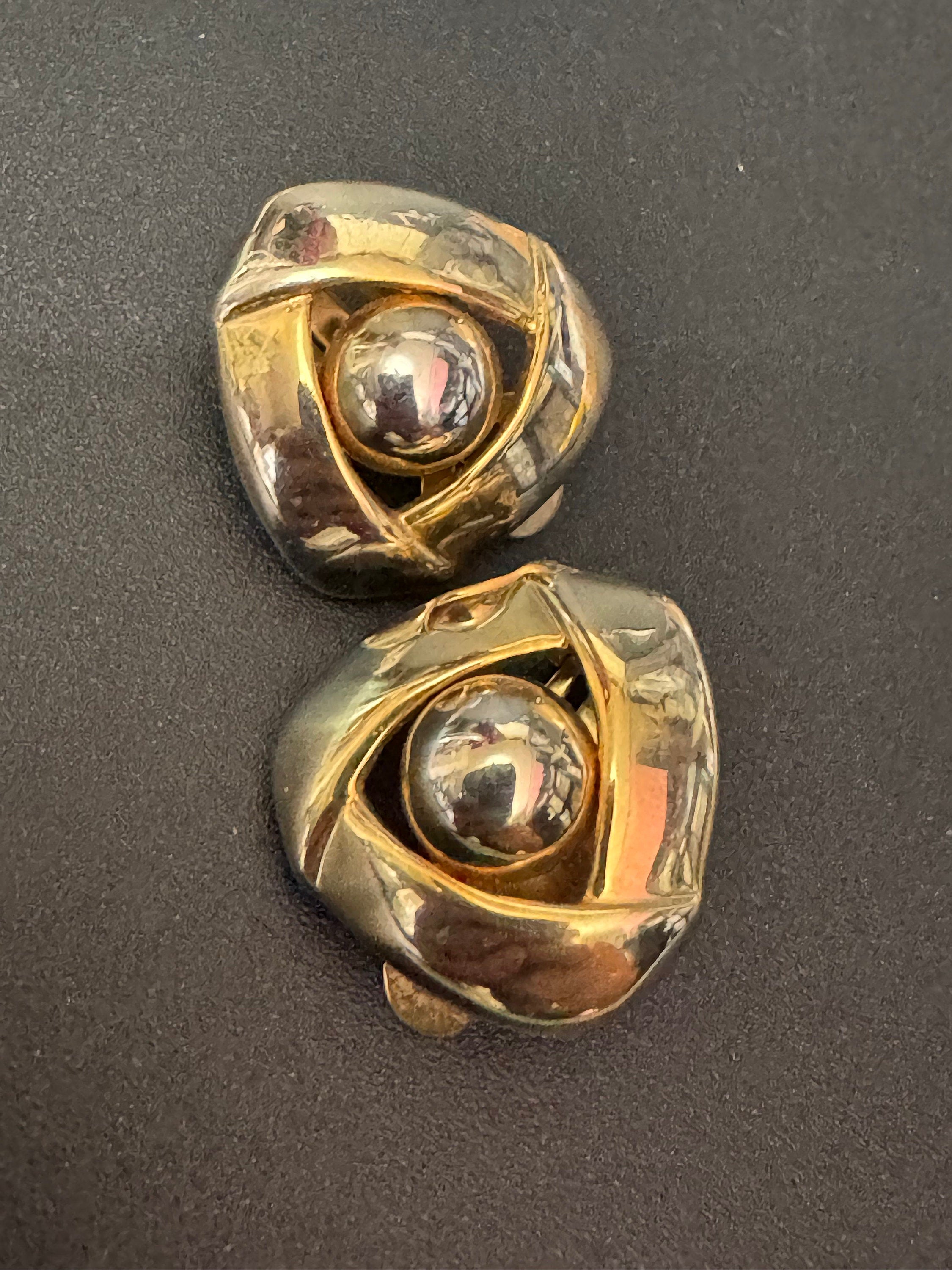 vintage retro gold tone triangular 1980s clip on earrings