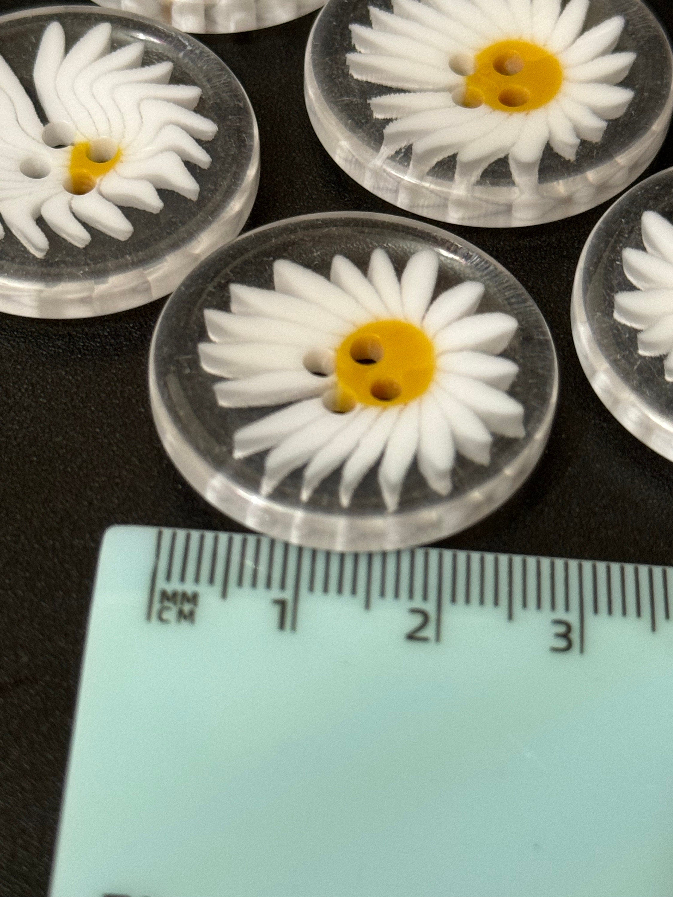 Acrylic Daisy Flower Buttons: 3 Sizes, Set of 5