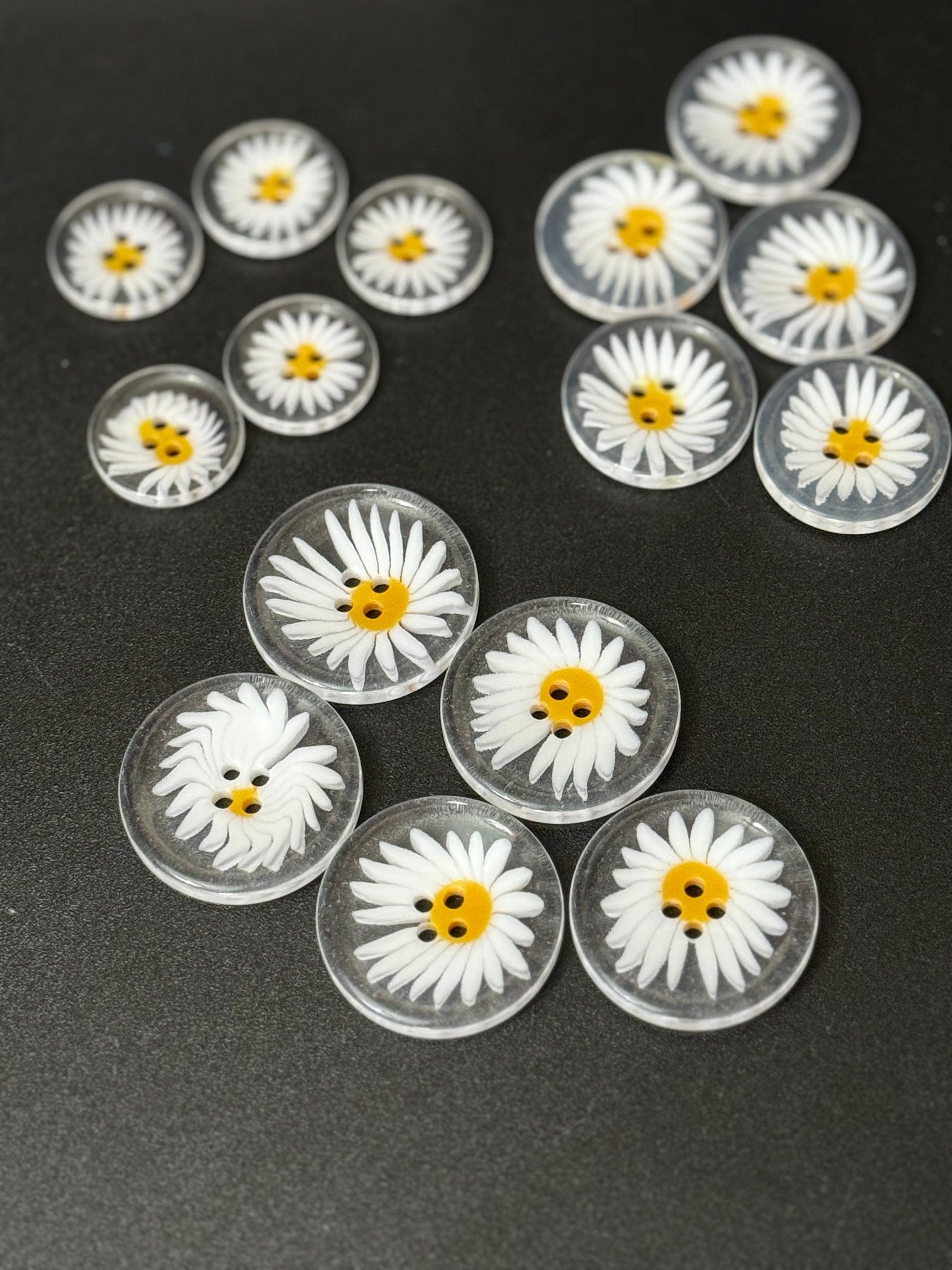 Acrylic Daisy Flower Buttons: 3 Sizes, Set of 5
