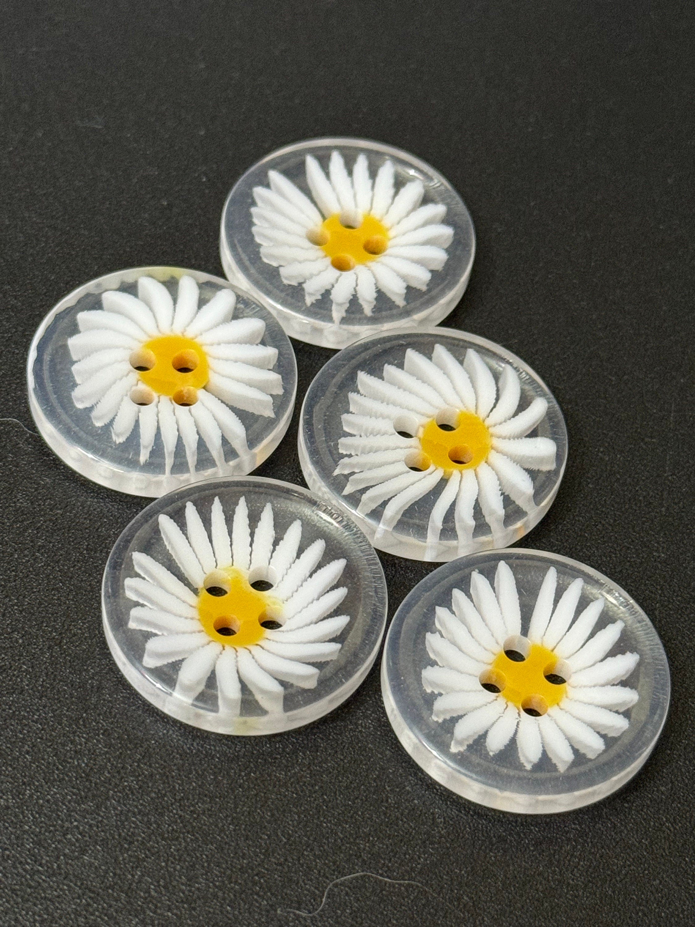 Acrylic Daisy Flower Buttons: 3 Sizes, Set of 5