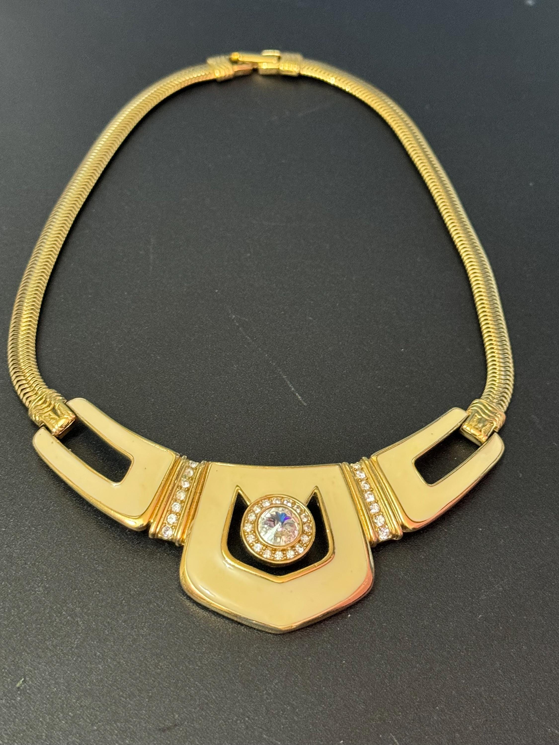 Petite fit Signed BG Bergdorf Goodman Vintage cream enamel chunky rivoli diamanté Choker gold tone flat snake chain necklace 39cm