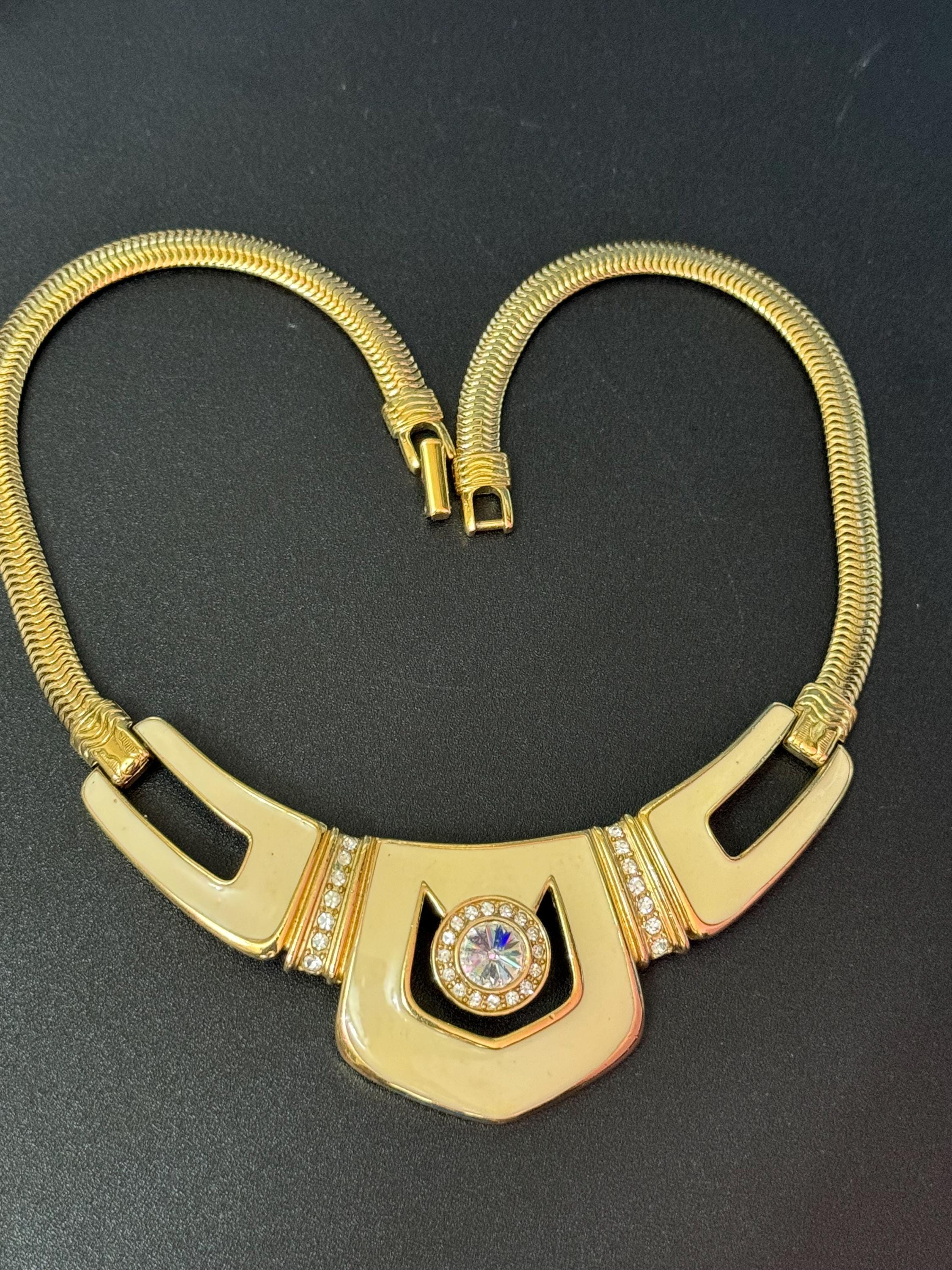 Petite fit Signed BG Bergdorf Goodman Vintage cream enamel chunky rivoli diamanté Choker gold tone flat snake chain necklace 39cm