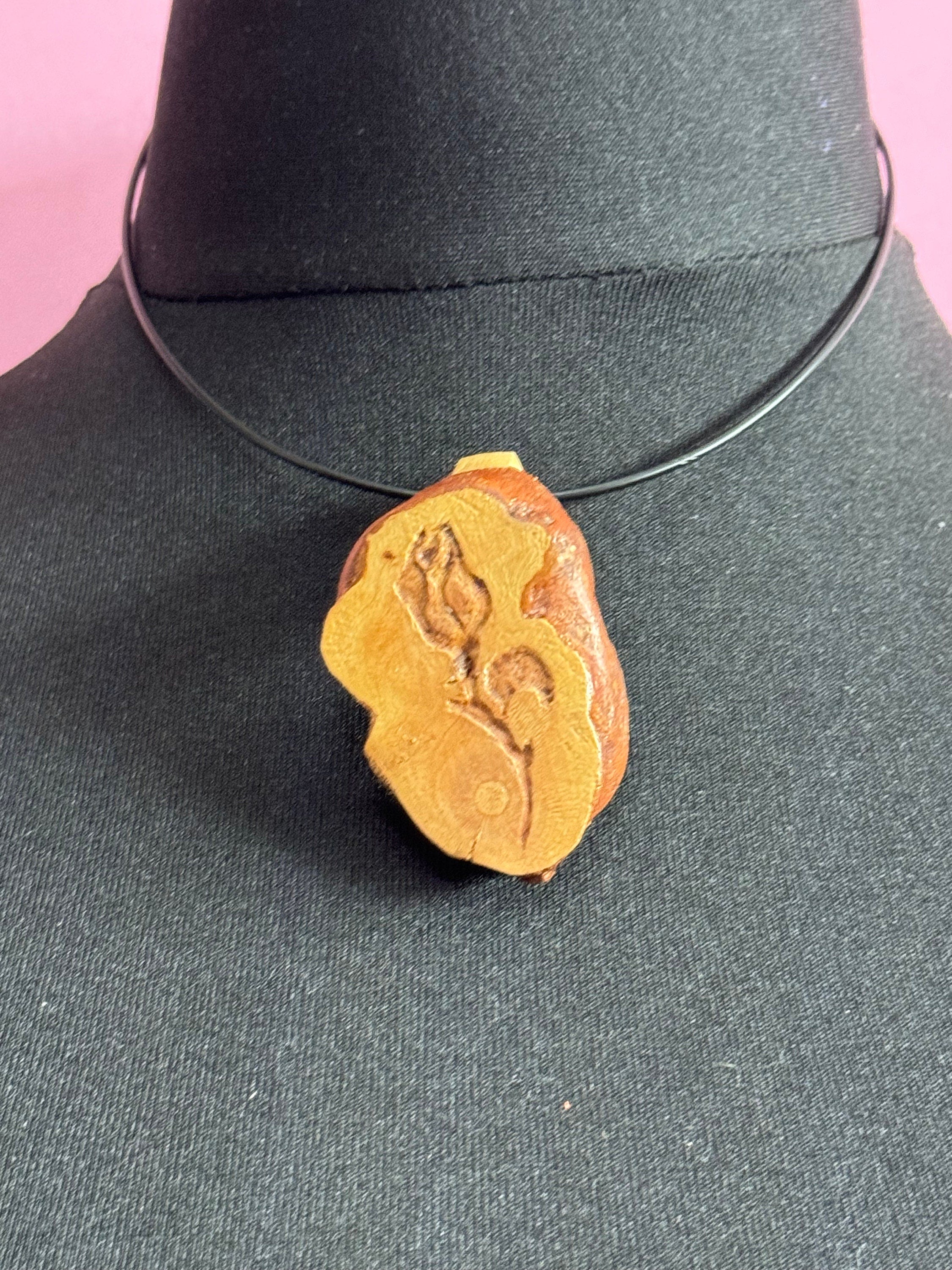 vintage dark brown wooden beaded carved rose pendant necklace boho festival jewellery