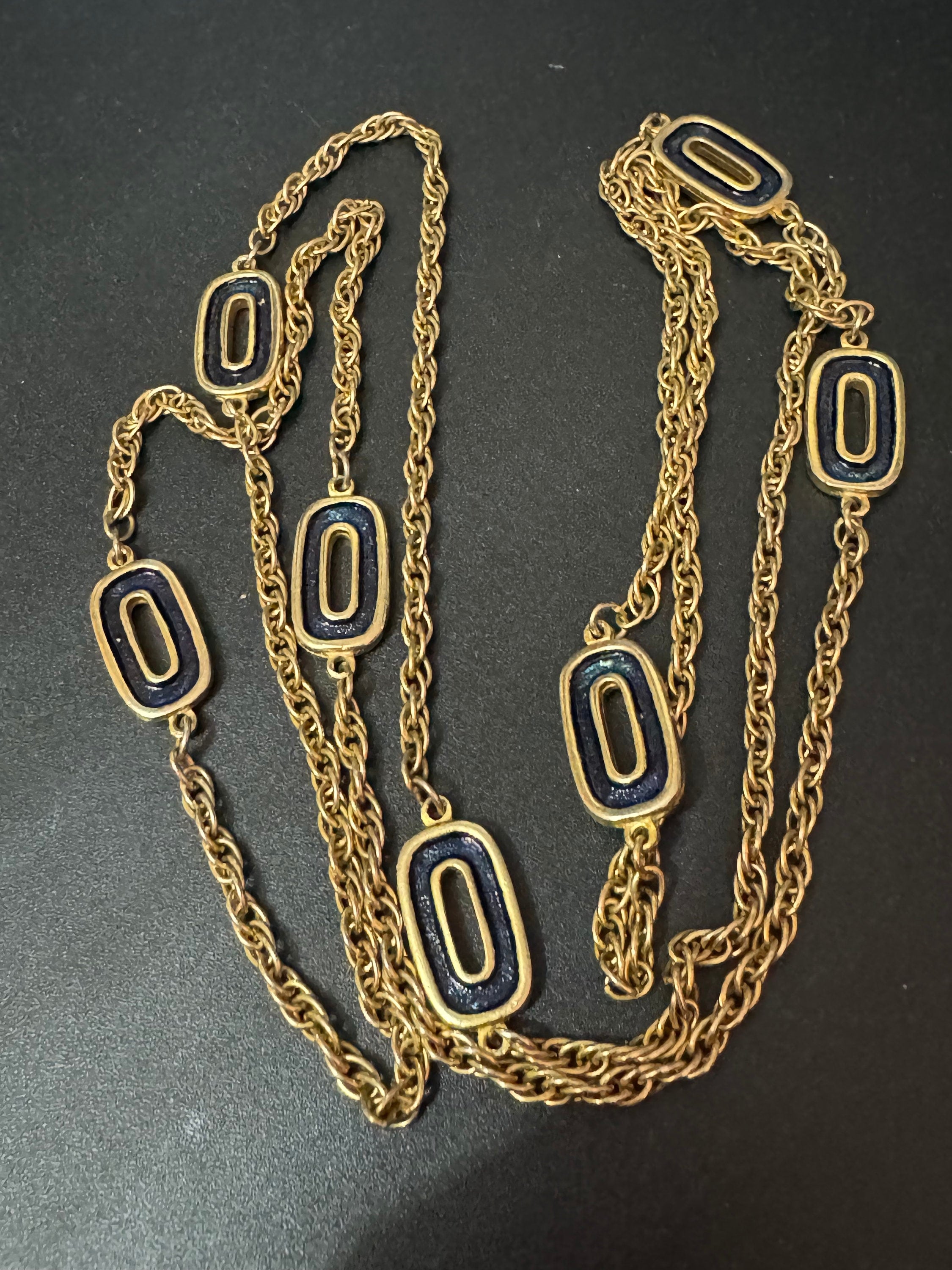 Vintage black enamel o link station necklace long single strand gold tone chain 120cm long flapper length very stylish !