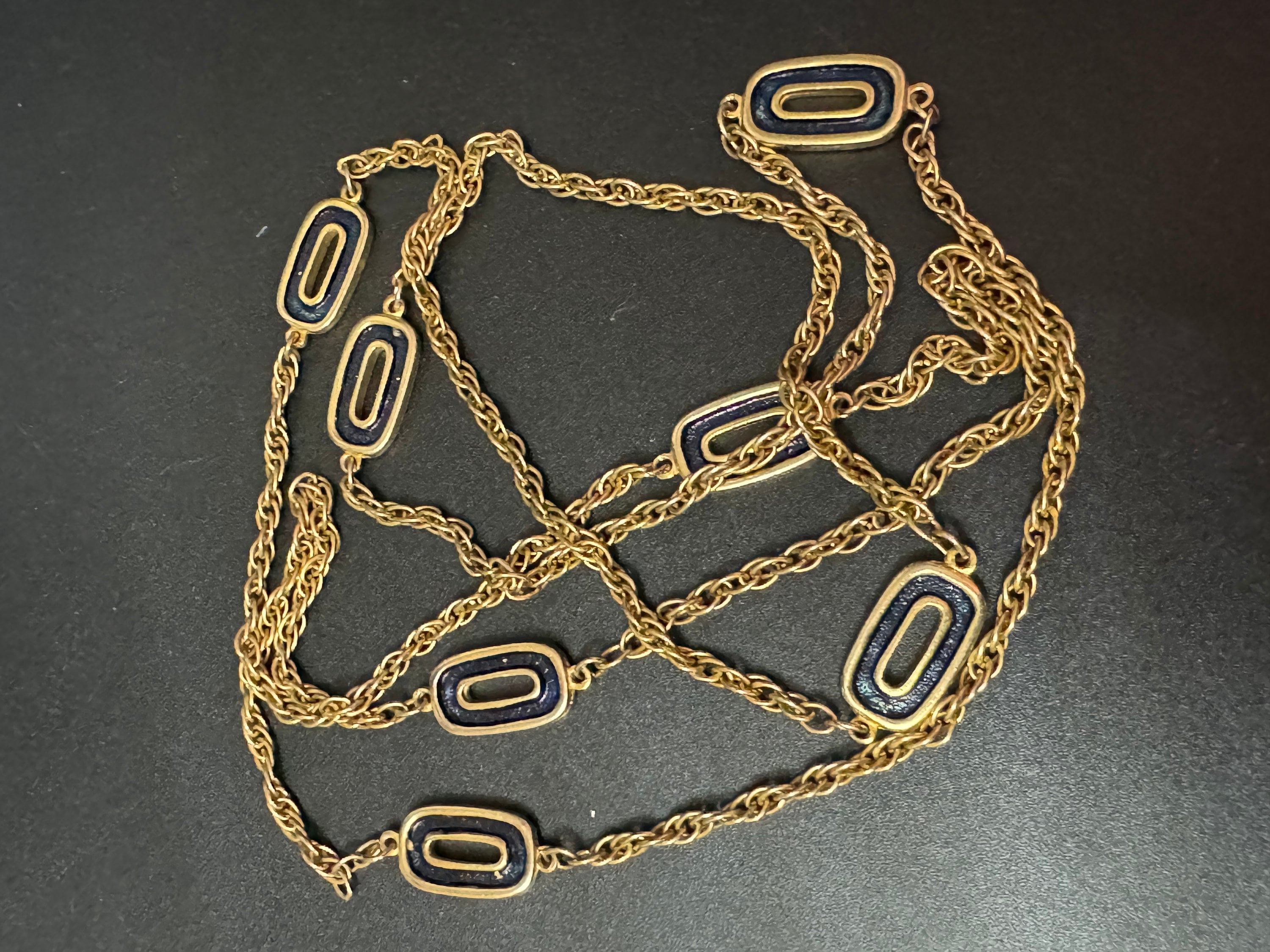 Vintage black enamel o link station necklace long single strand gold tone chain 120cm long flapper length very stylish !