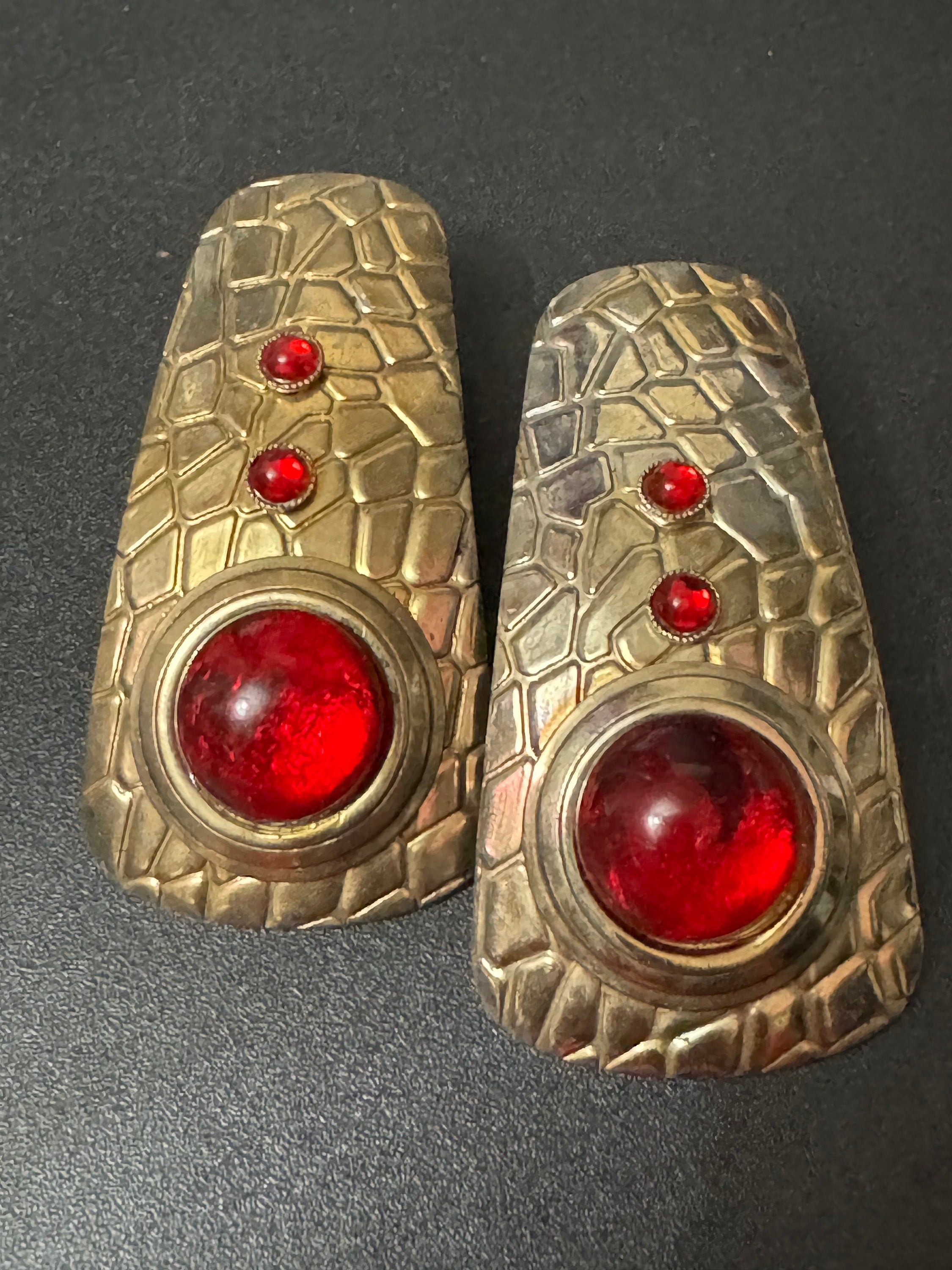 Vintage 1980s Gold tone red cabochon textured oversized pair dangly drop earrings pierced