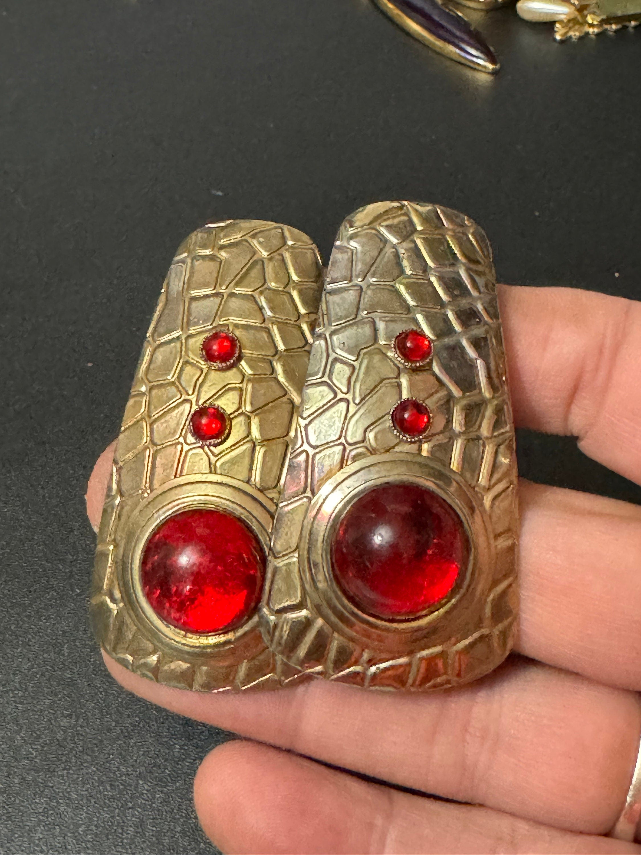 Vintage 1980s Gold tone red cabochon textured oversized pair dangly drop earrings pierced