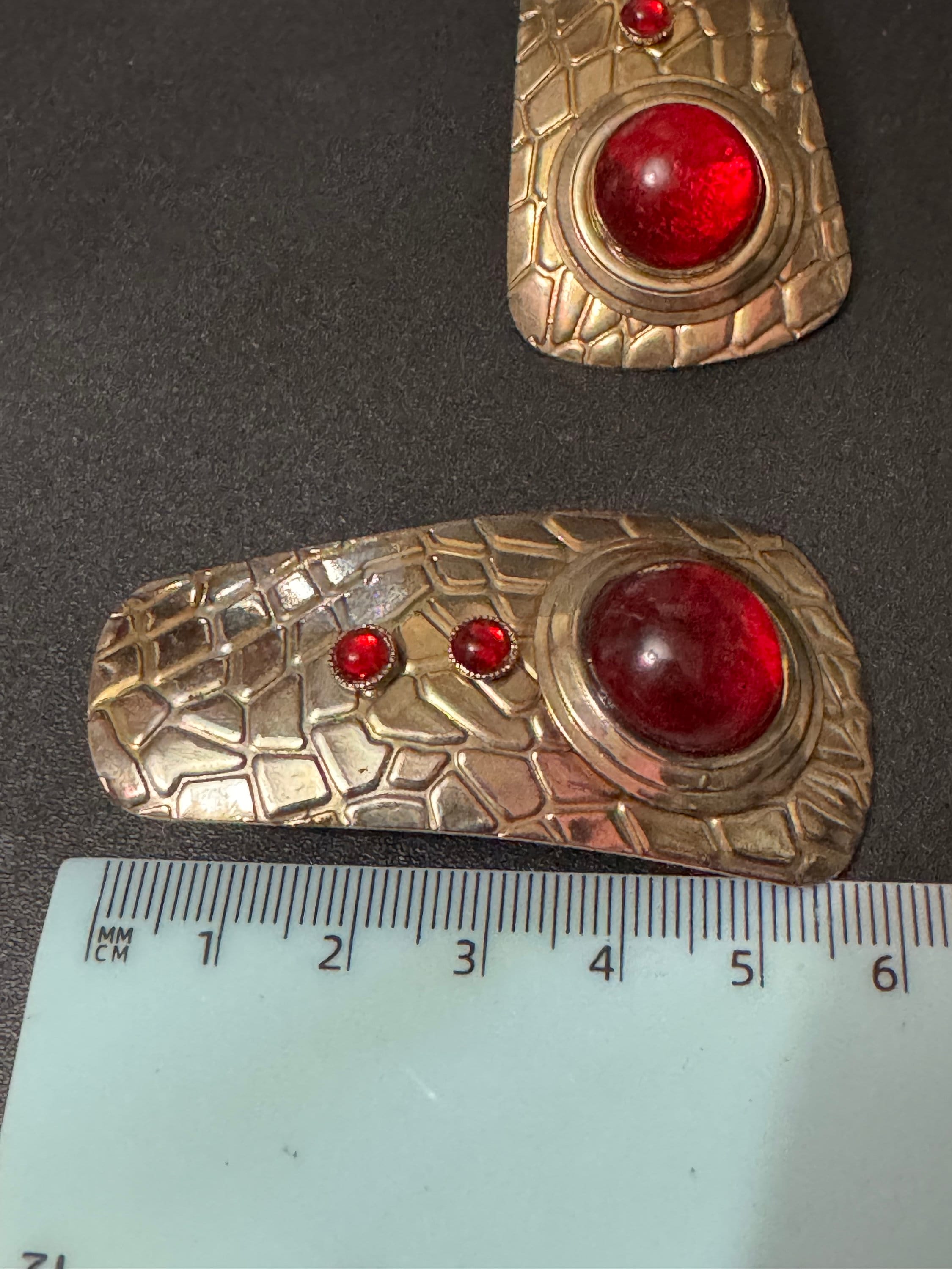 Vintage 1980s Gold tone red cabochon textured oversized pair dangly drop earrings pierced
